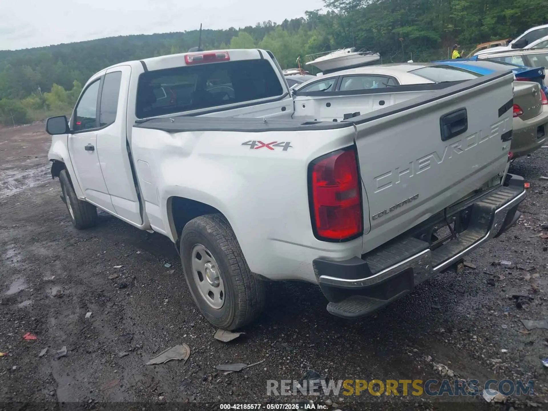 3 Photograph of a damaged car 1GCHTBEN7N1132233 CHEVROLET COLORADO 2022