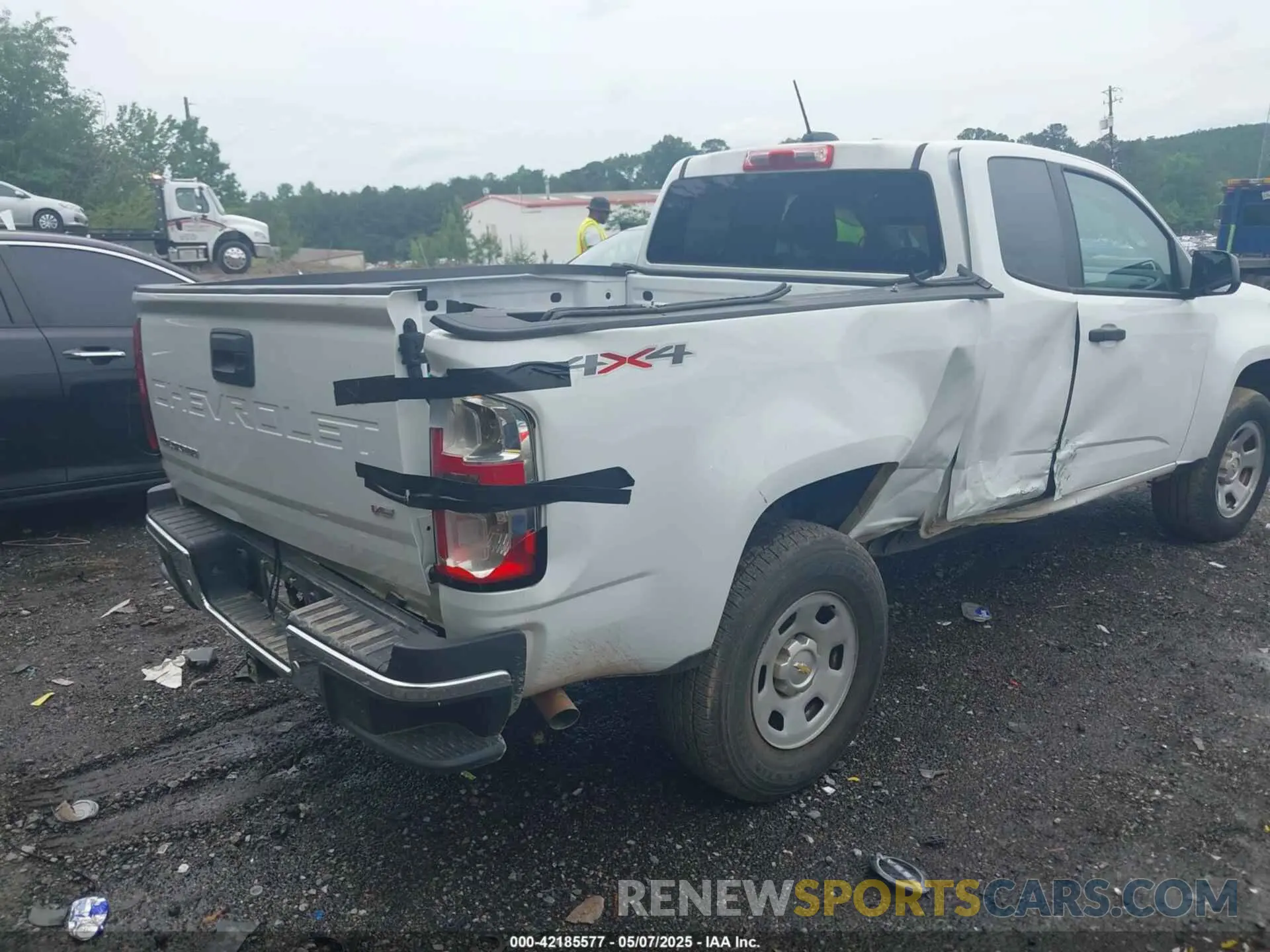 4 Photograph of a damaged car 1GCHTBEN7N1132233 CHEVROLET COLORADO 2022