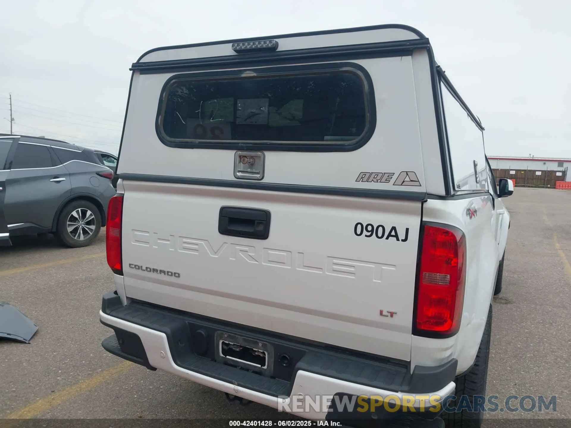 17 Photograph of a damaged car 1GCHTCEA1N1302766 CHEVROLET COLORADO 2022