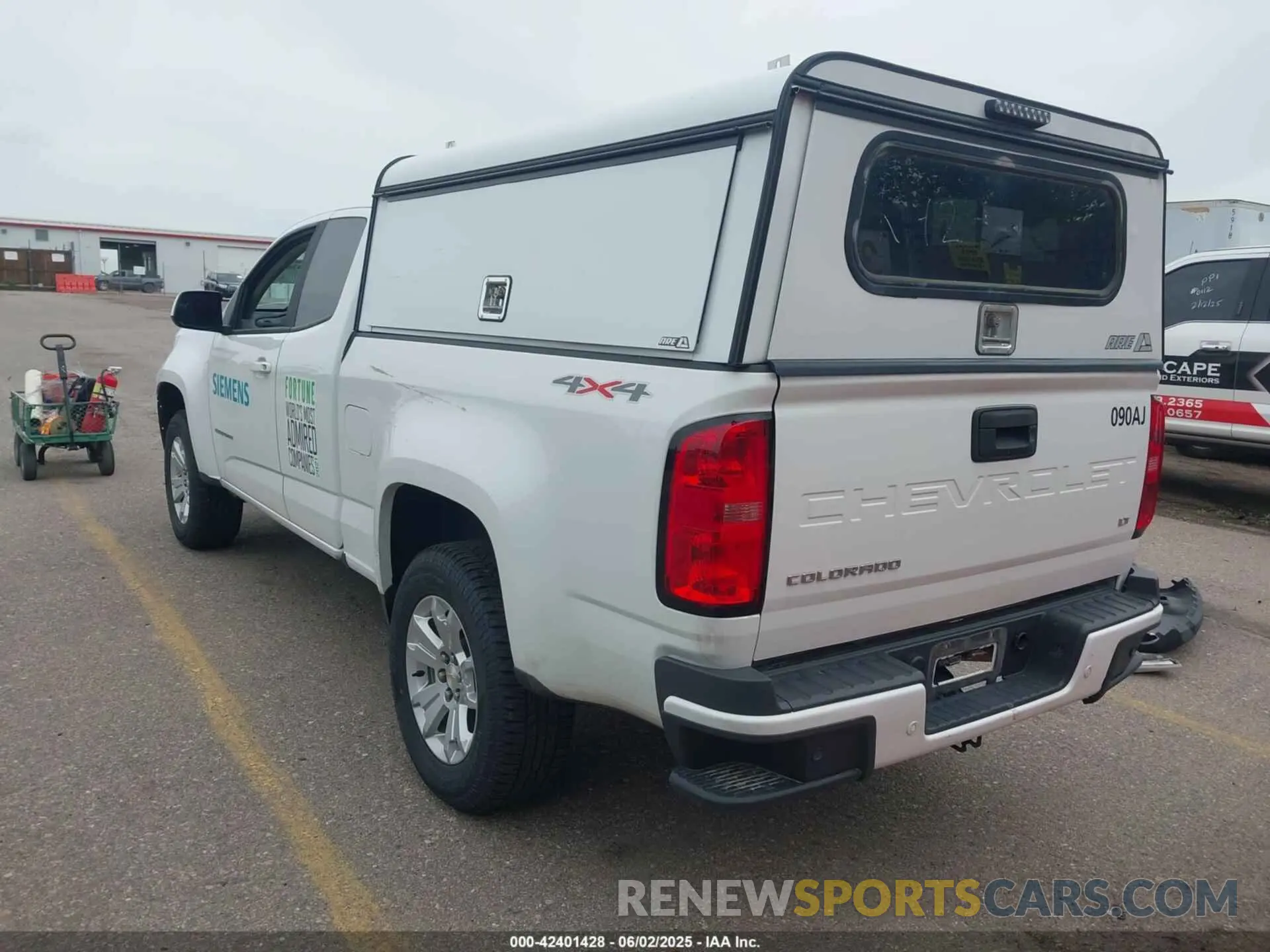 3 Photograph of a damaged car 1GCHTCEA1N1302766 CHEVROLET COLORADO 2022