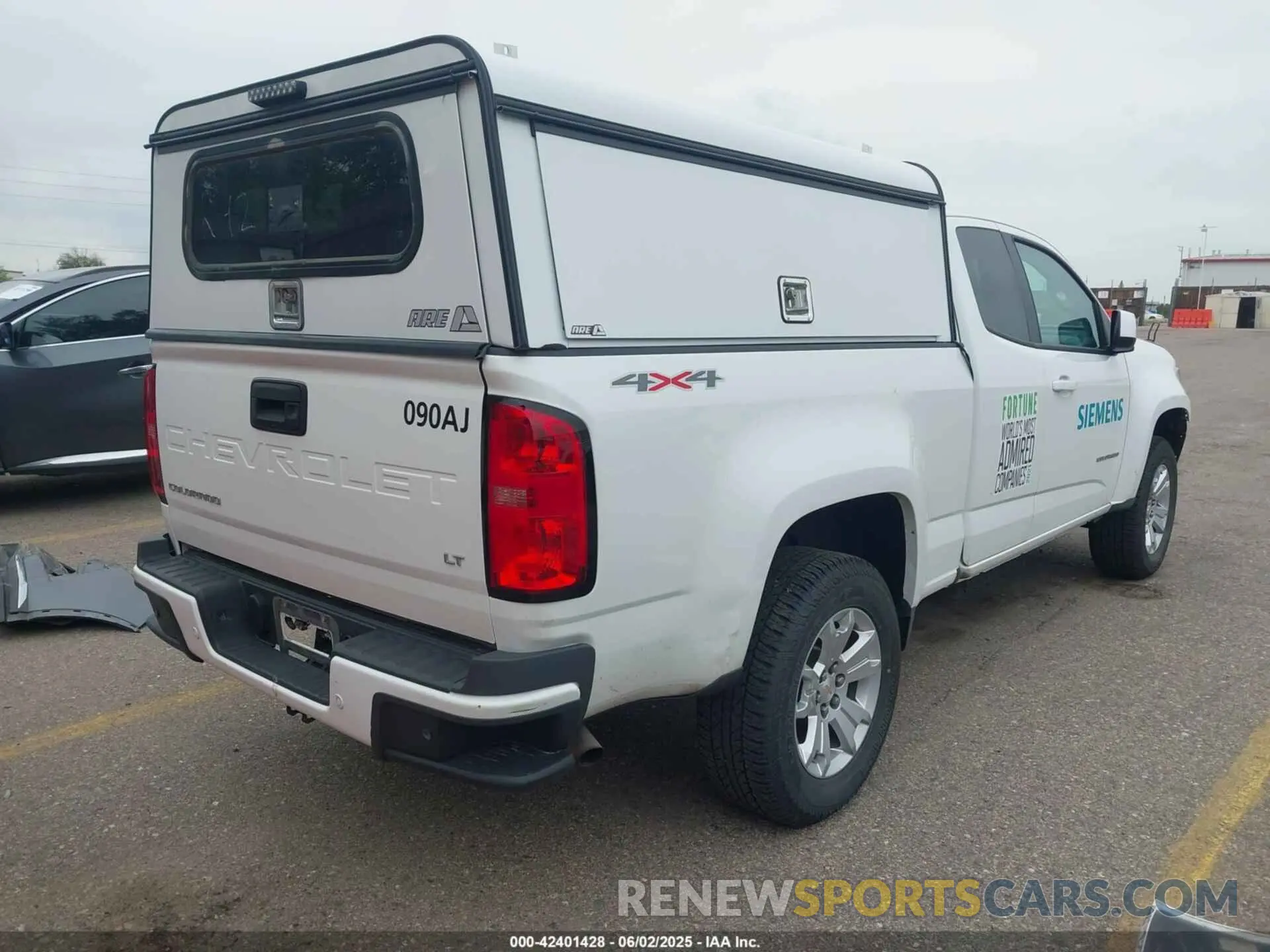 4 Photograph of a damaged car 1GCHTCEA1N1302766 CHEVROLET COLORADO 2022
