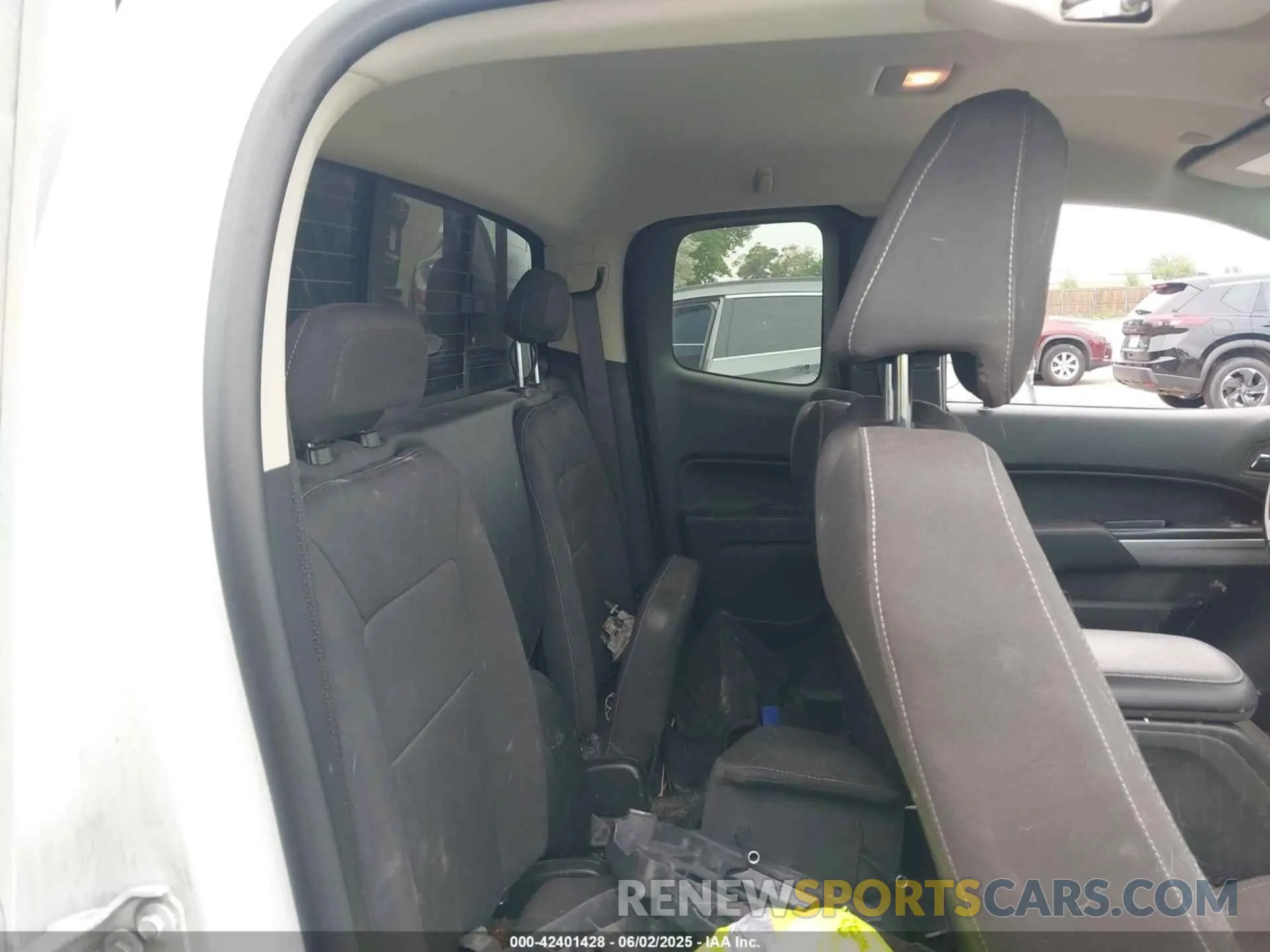 8 Photograph of a damaged car 1GCHTCEA1N1302766 CHEVROLET COLORADO 2022
