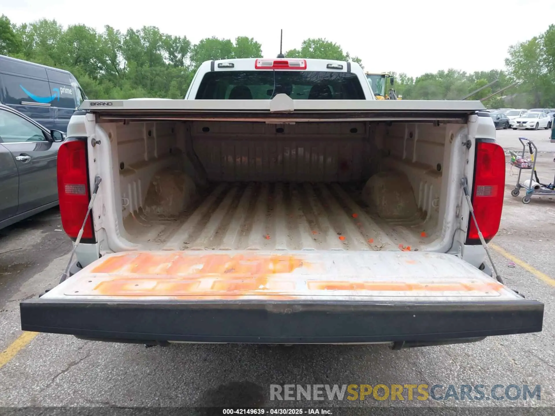 17 Photograph of a damaged car 1GCHTCEA4N1116087 CHEVROLET COLORADO 2022