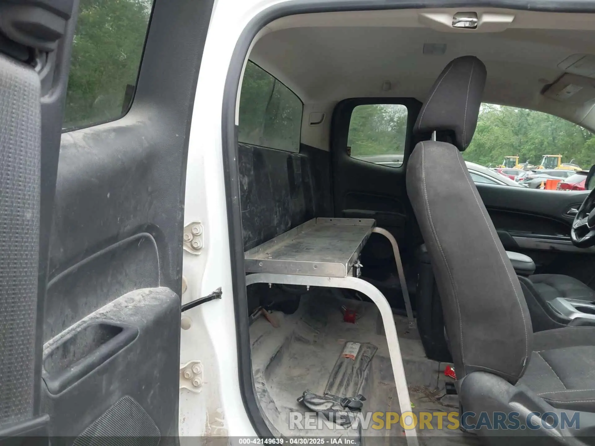 8 Photograph of a damaged car 1GCHTCEA4N1116087 CHEVROLET COLORADO 2022