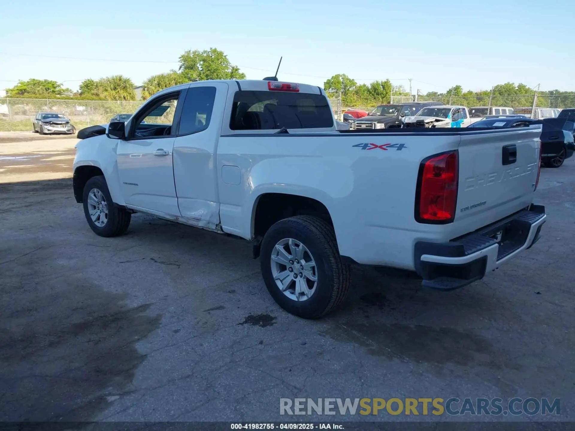 3 Photograph of a damaged car 1GCHTCEA4N1302342 CHEVROLET COLORADO 2022