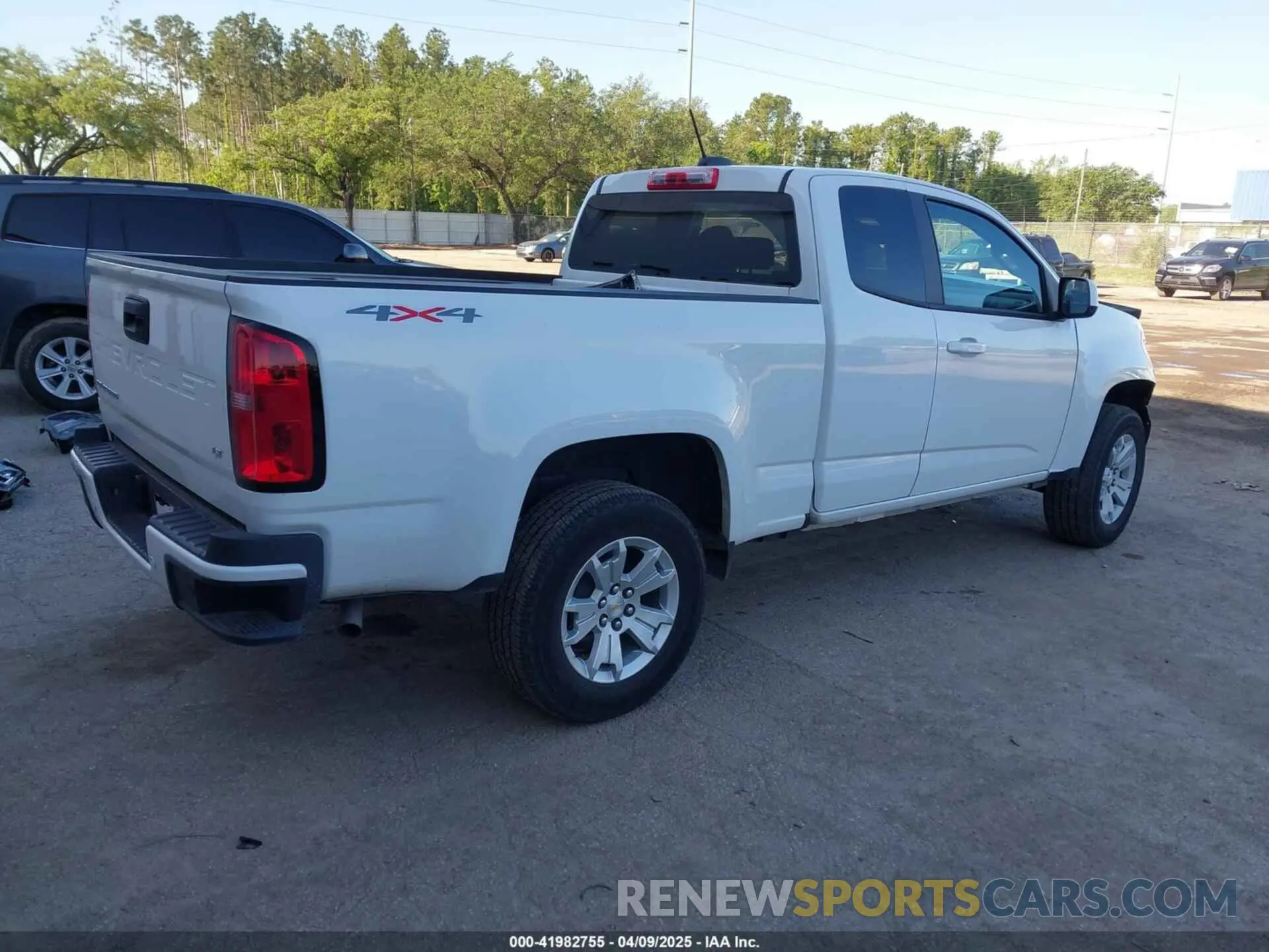 4 Photograph of a damaged car 1GCHTCEA4N1302342 CHEVROLET COLORADO 2022