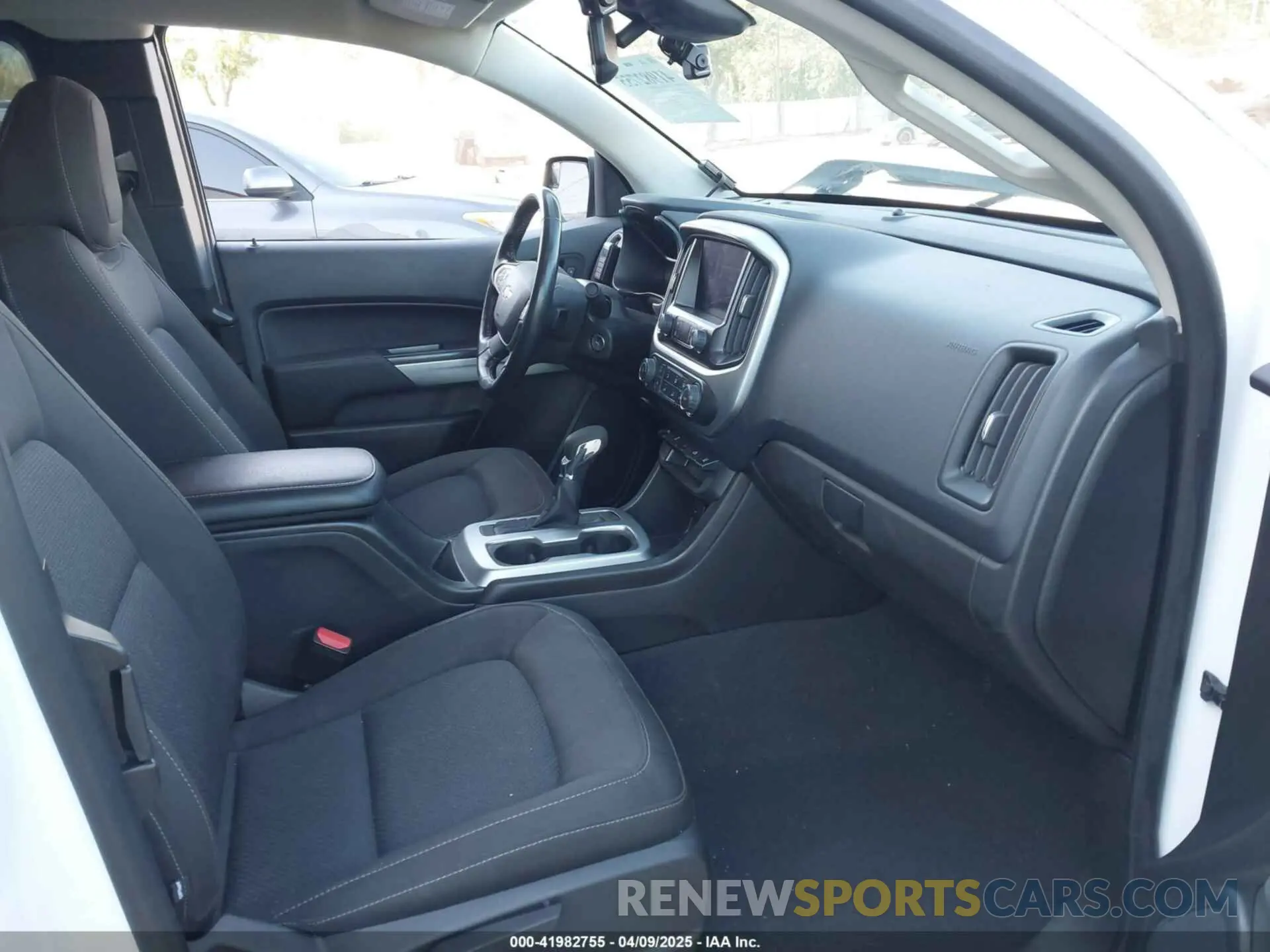 5 Photograph of a damaged car 1GCHTCEA4N1302342 CHEVROLET COLORADO 2022
