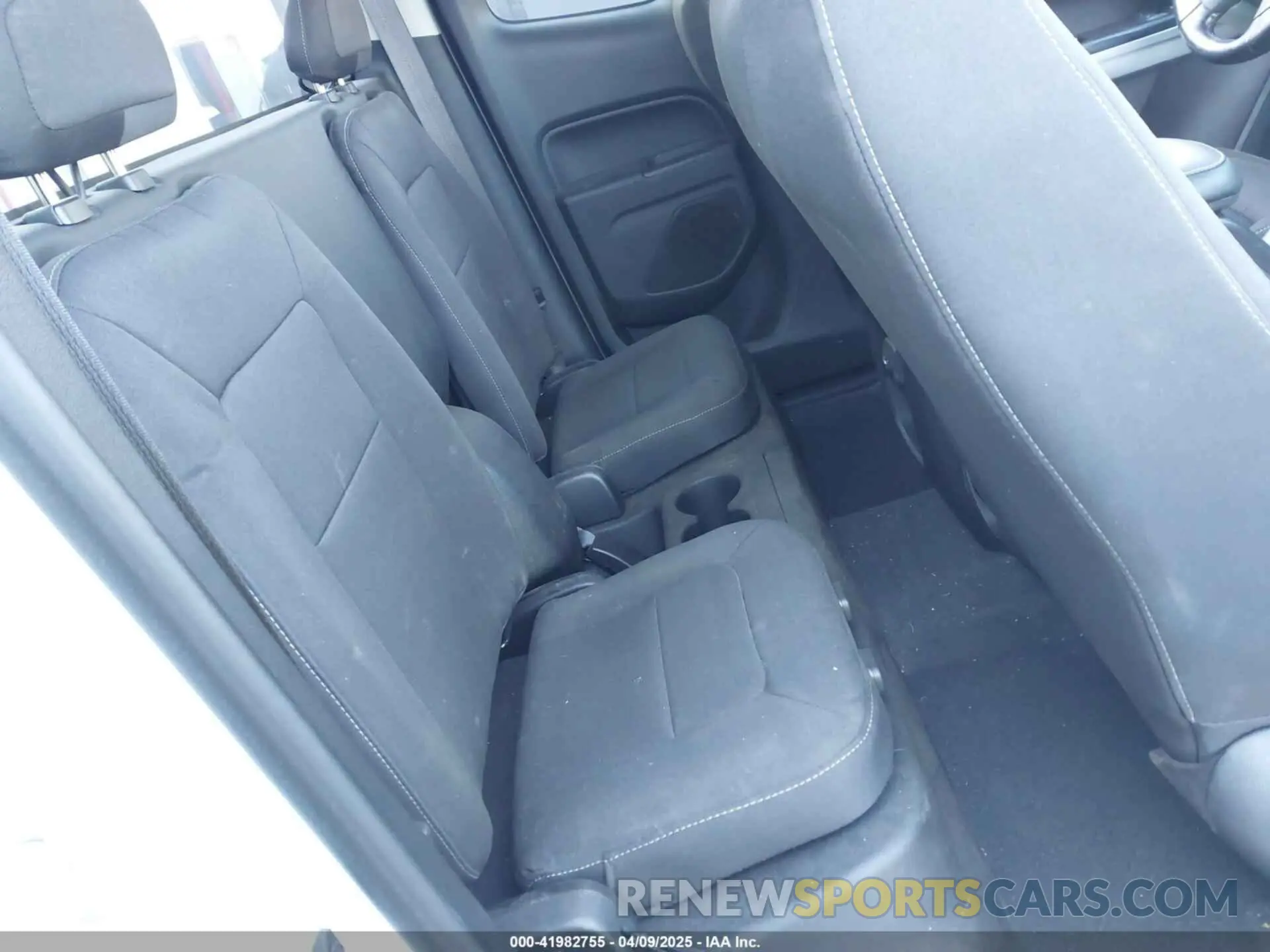 8 Photograph of a damaged car 1GCHTCEA4N1302342 CHEVROLET COLORADO 2022
