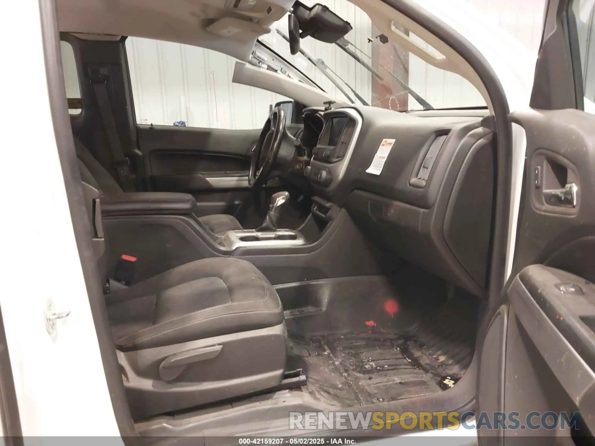 5 Photograph of a damaged car 1GCHTCEAXN1115994 CHEVROLET COLORADO 2022