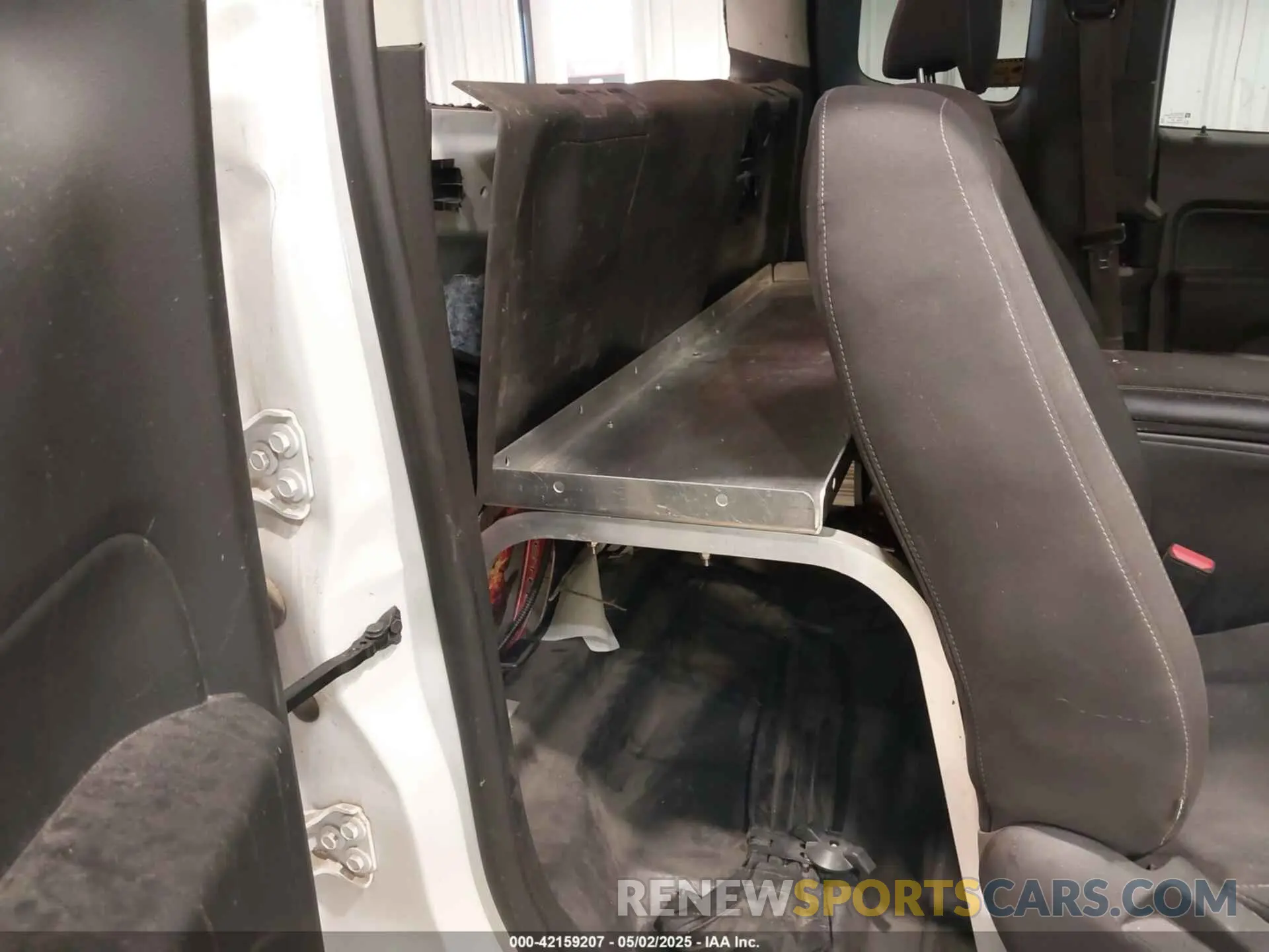 8 Photograph of a damaged car 1GCHTCEAXN1115994 CHEVROLET COLORADO 2022