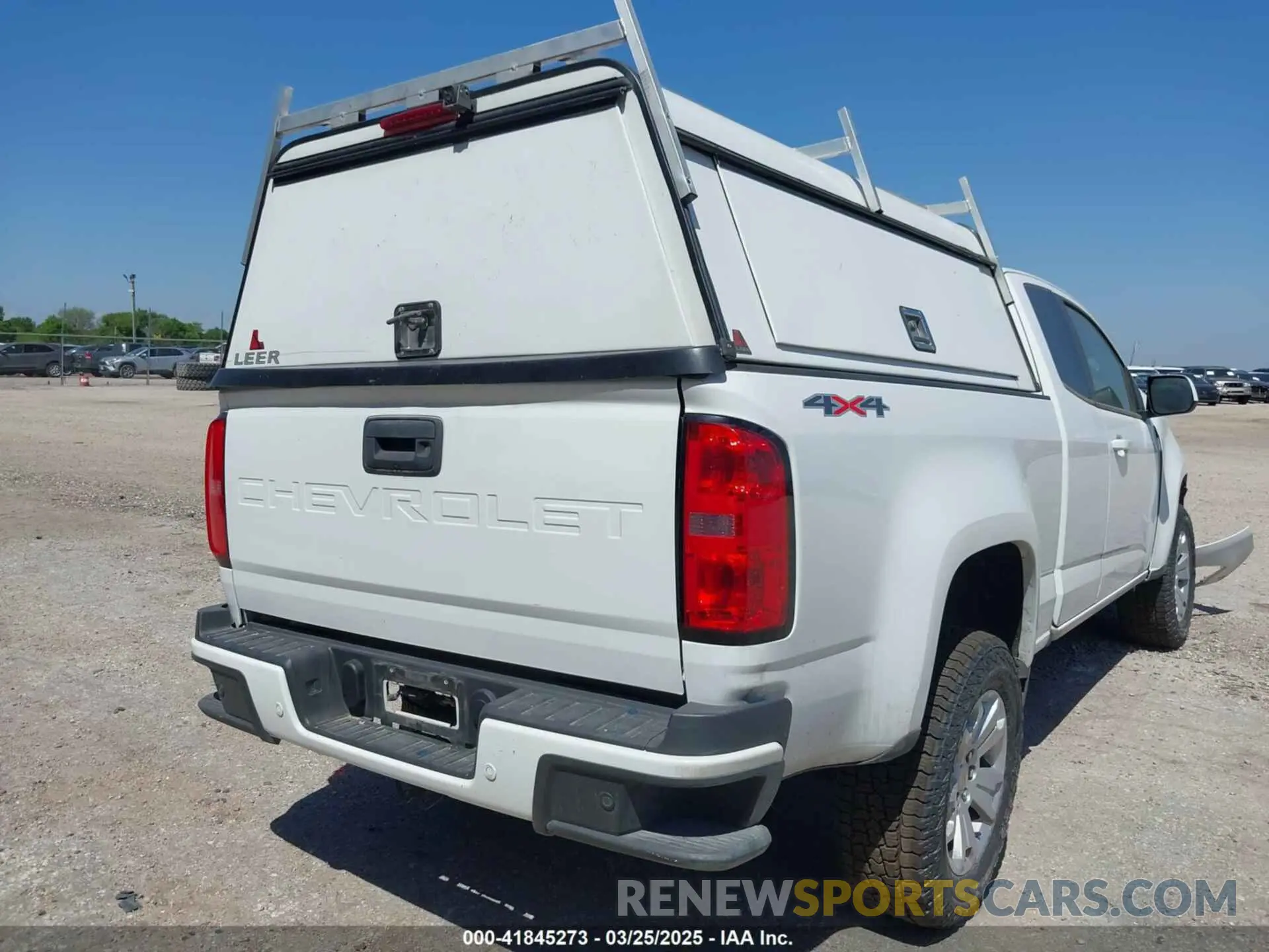 4 Photograph of a damaged car 1GCHTCEN5N1152745 CHEVROLET COLORADO 2022