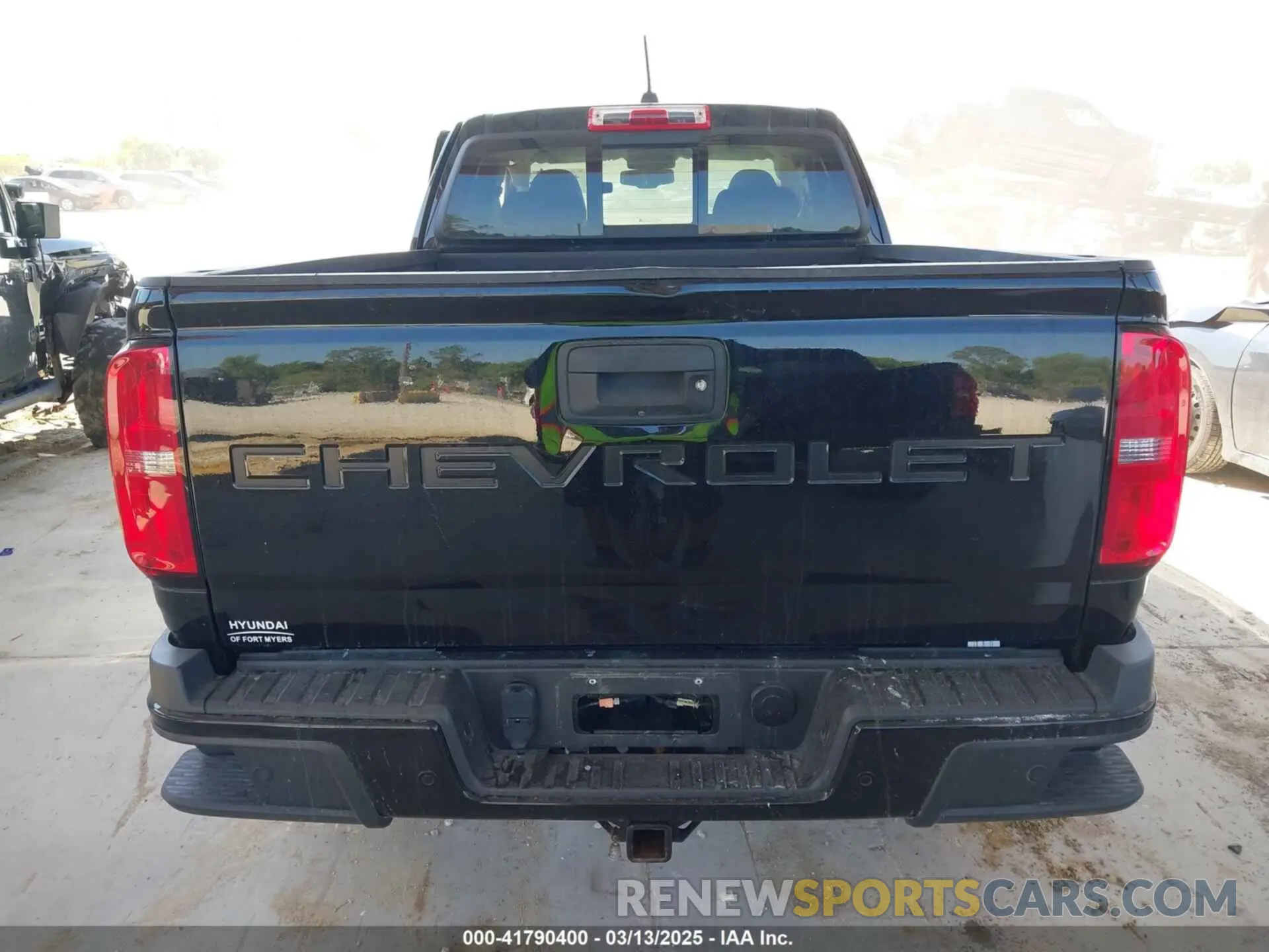16 Photograph of a damaged car 1GCHTDEN2N1198149 CHEVROLET COLORADO 2022