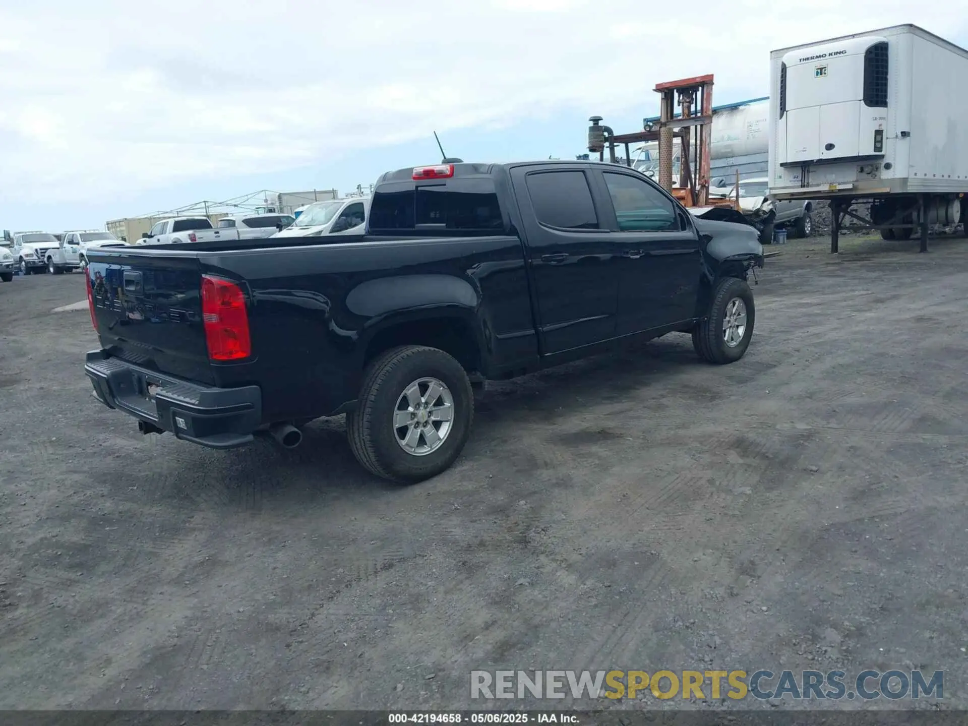 4 Photograph of a damaged car 1GCPTDE17N1130387 CHEVROLET COLORADO 2022