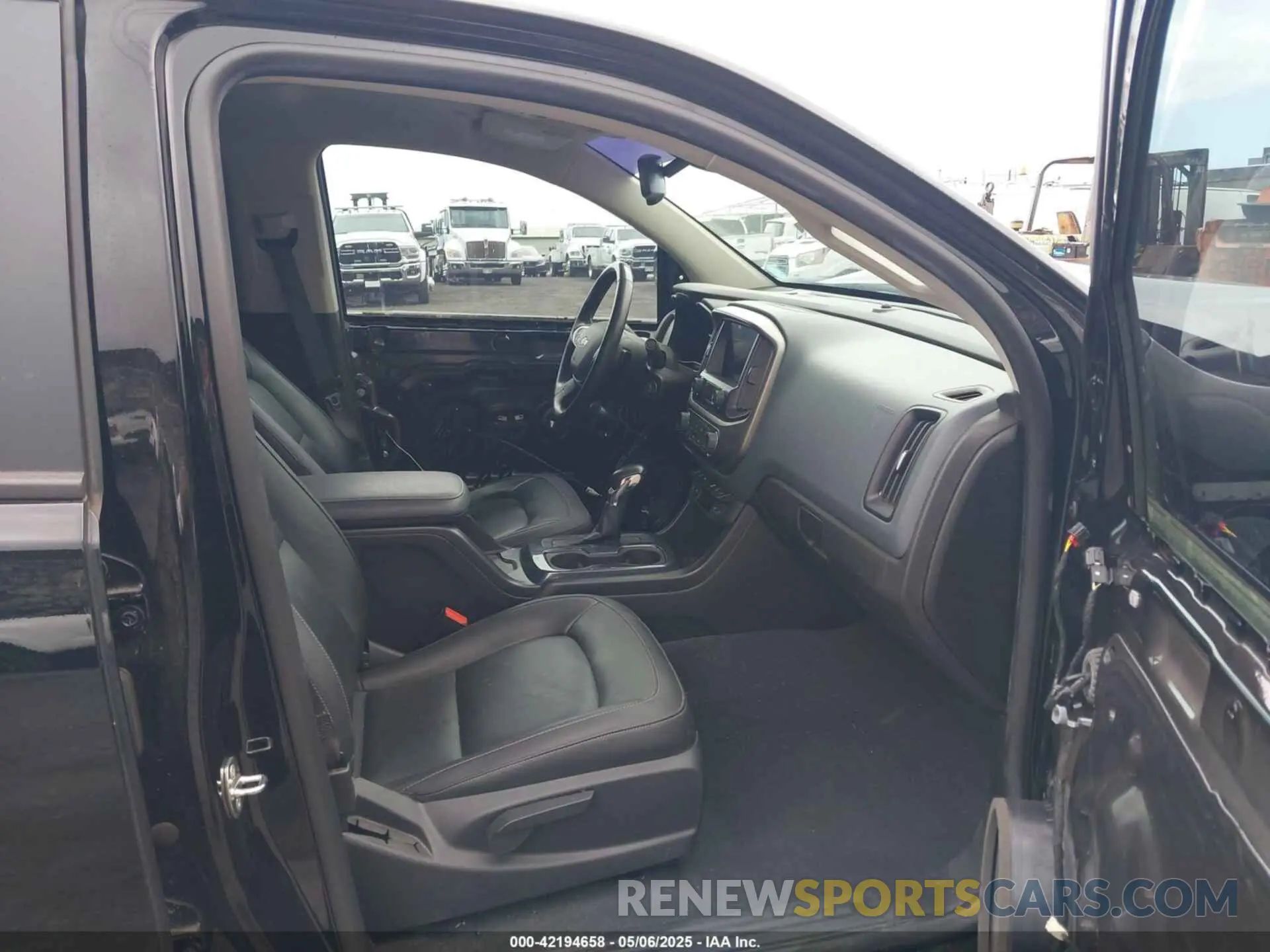 5 Photograph of a damaged car 1GCPTDE17N1130387 CHEVROLET COLORADO 2022