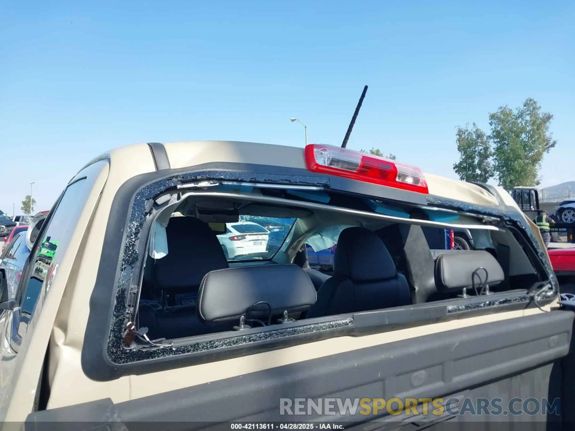13 Photograph of a damaged car 1GCRTEE19N1204469 CHEVROLET COLORADO 2022