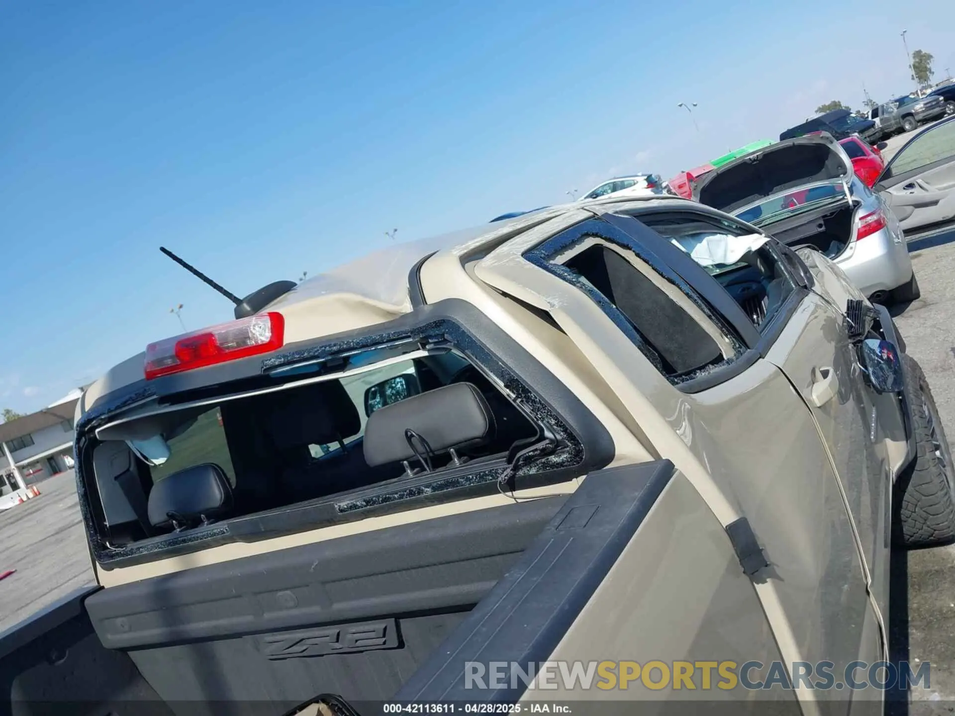 14 Photograph of a damaged car 1GCRTEE19N1204469 CHEVROLET COLORADO 2022