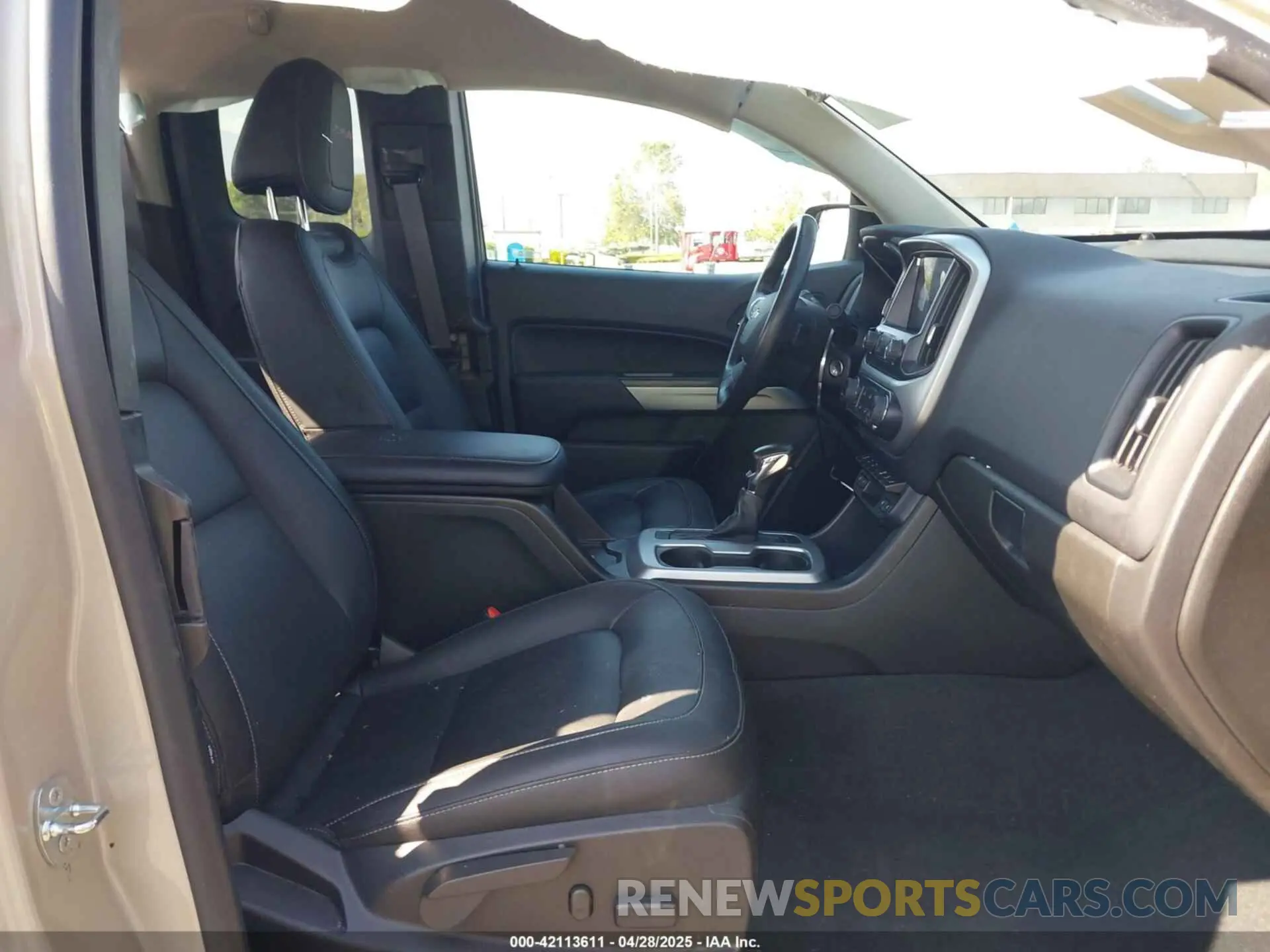 5 Photograph of a damaged car 1GCRTEE19N1204469 CHEVROLET COLORADO 2022