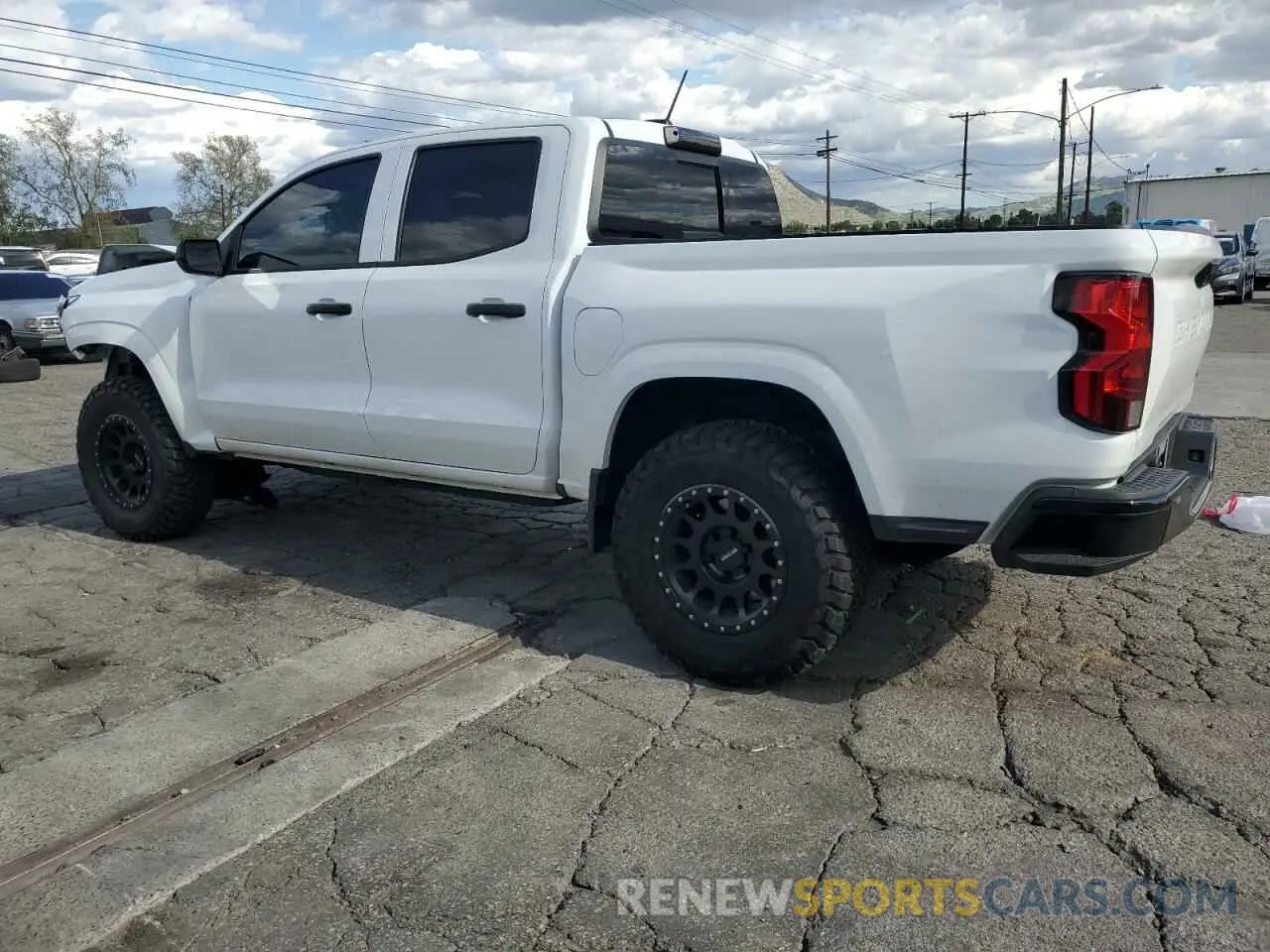2 Photograph of a damaged car 1GCGSBEC8P1134119 CHEVROLET COLORADO 2023