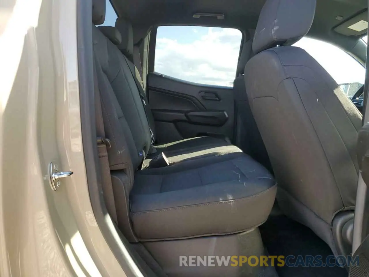 10 Photograph of a damaged car 1GCGSBEC8P1260447 CHEVROLET COLORADO 2023