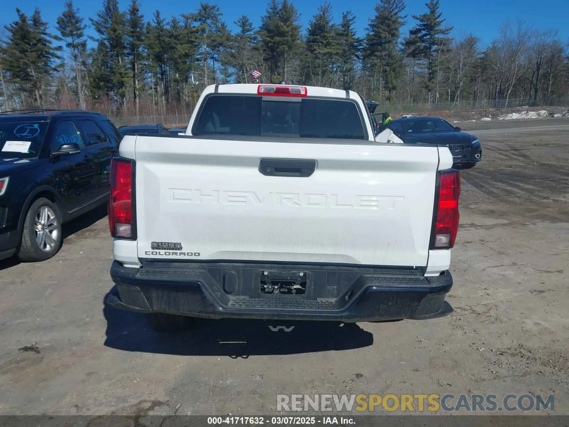 17 Photograph of a damaged car 1GCGTBEC1P1183966 CHEVROLET COLORADO 2023