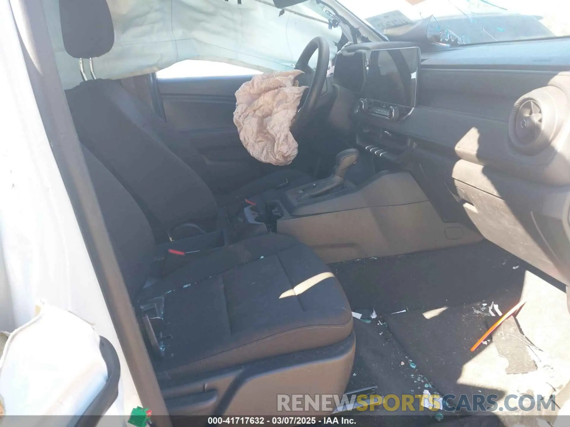 5 Photograph of a damaged car 1GCGTBEC1P1183966 CHEVROLET COLORADO 2023