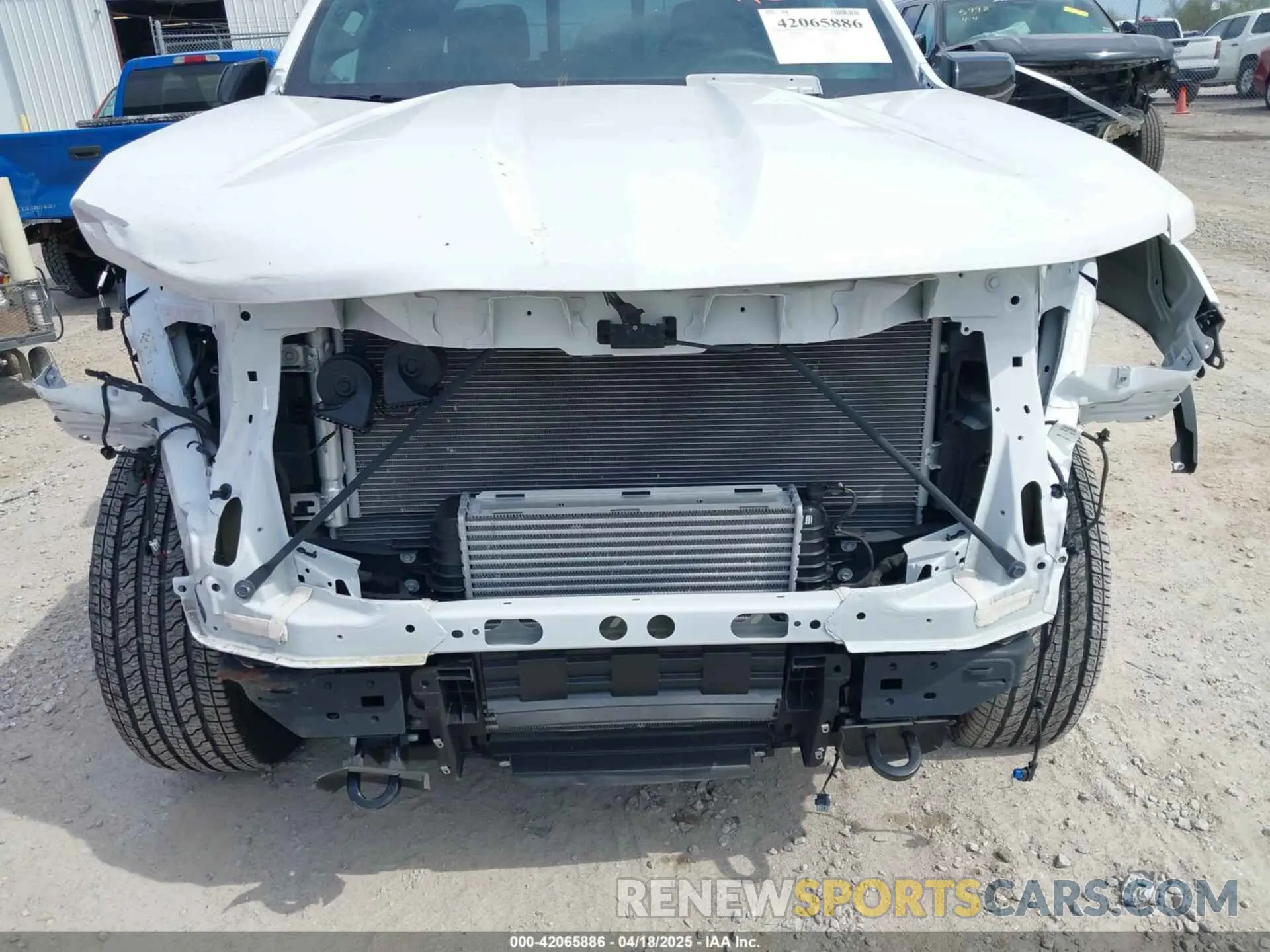 18 Photograph of a damaged car 1GCGTBECXP1187594 CHEVROLET COLORADO 2023
