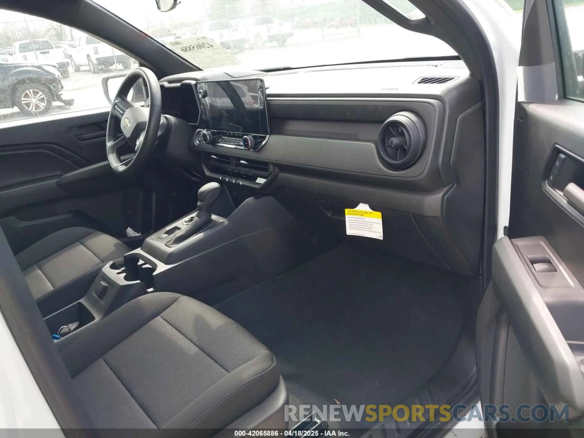 5 Photograph of a damaged car 1GCGTBECXP1187594 CHEVROLET COLORADO 2023