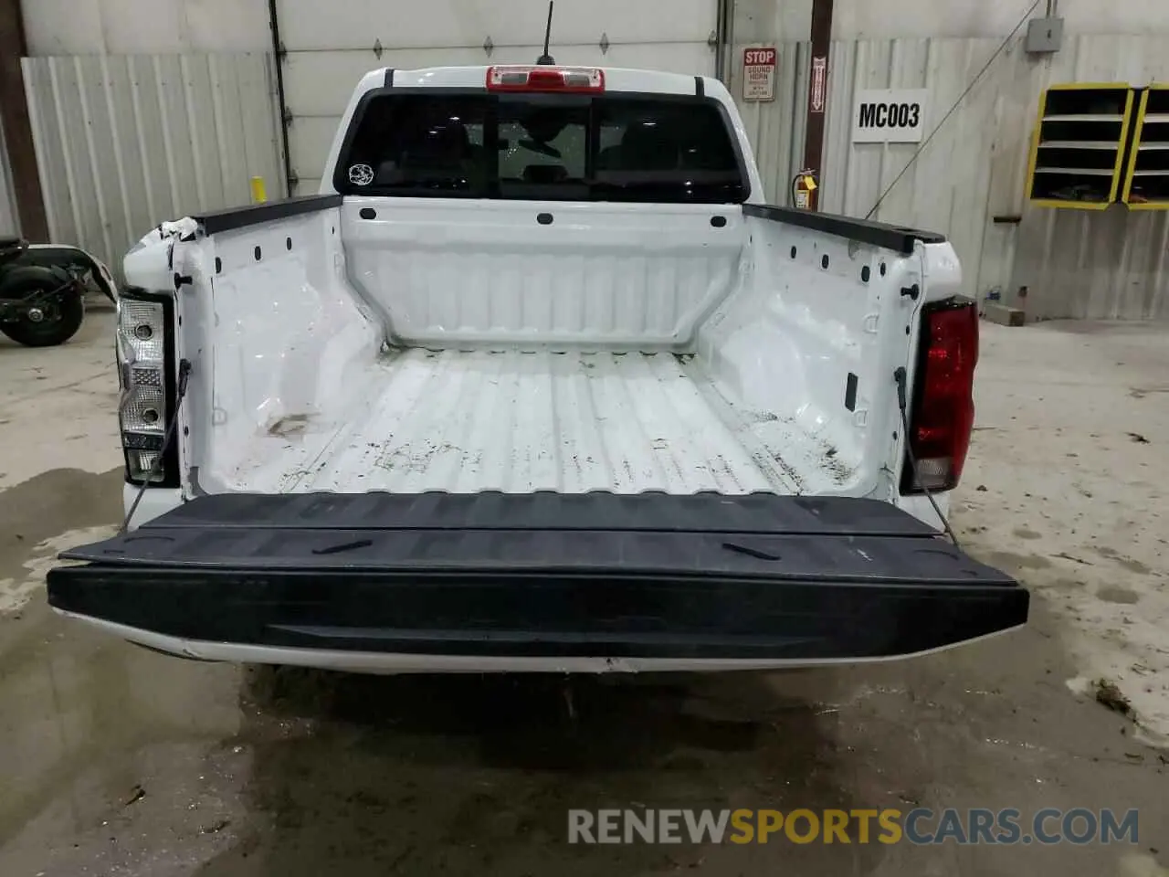 6 Photograph of a damaged car 1GCGTCEC6P1226946 CHEVROLET COLORADO 2023