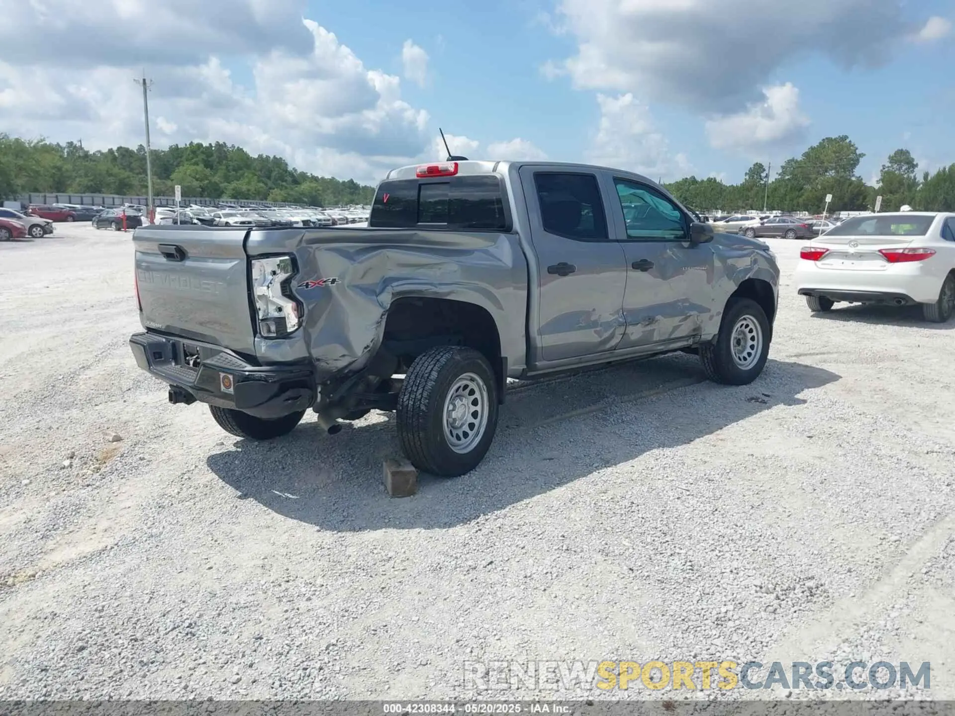 4 Photograph of a damaged car 1GCPTBEK7P1112228 CHEVROLET COLORADO 2023