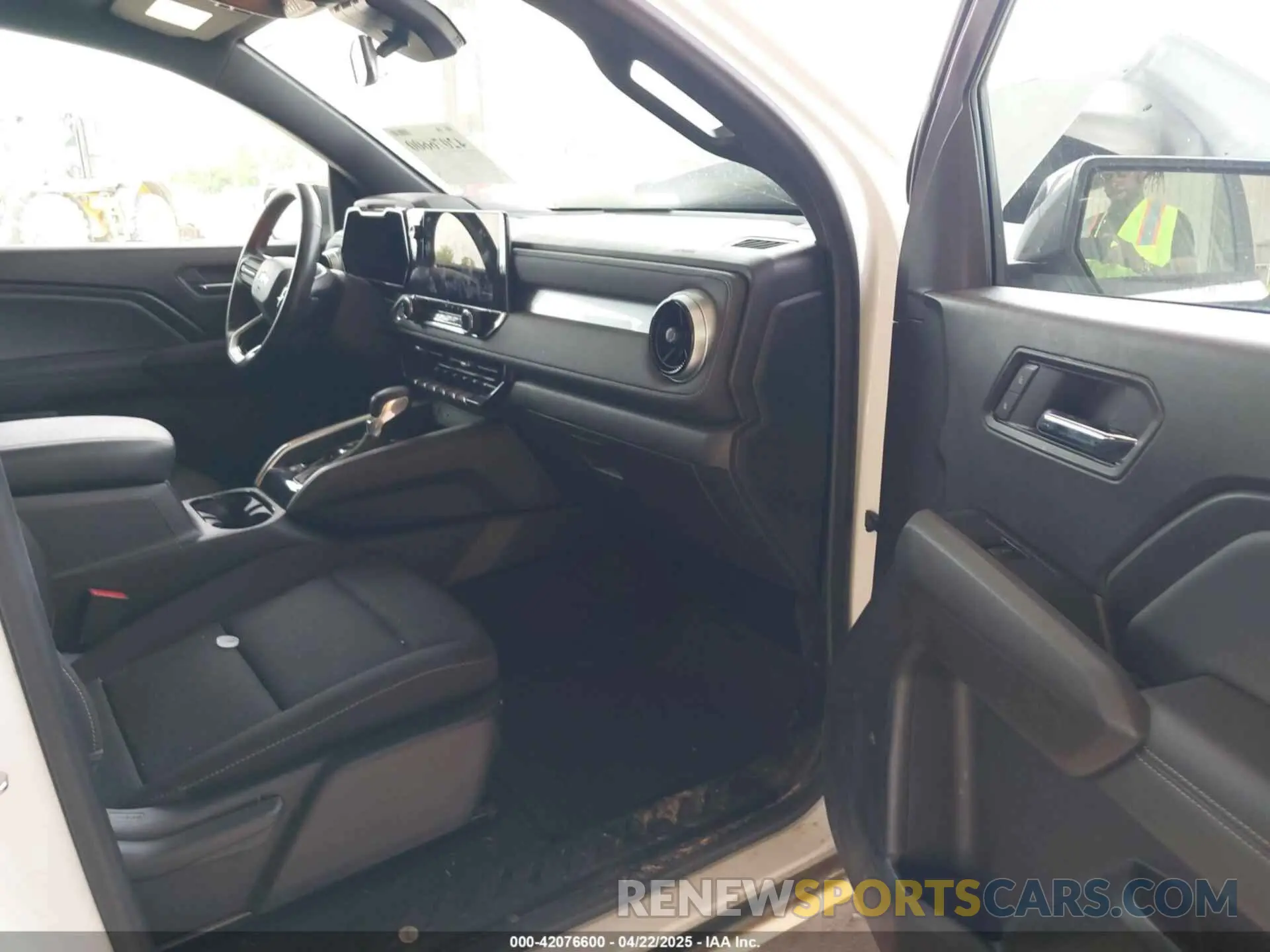 5 Photograph of a damaged car 1GCPTCEK0P1221796 CHEVROLET COLORADO 2023