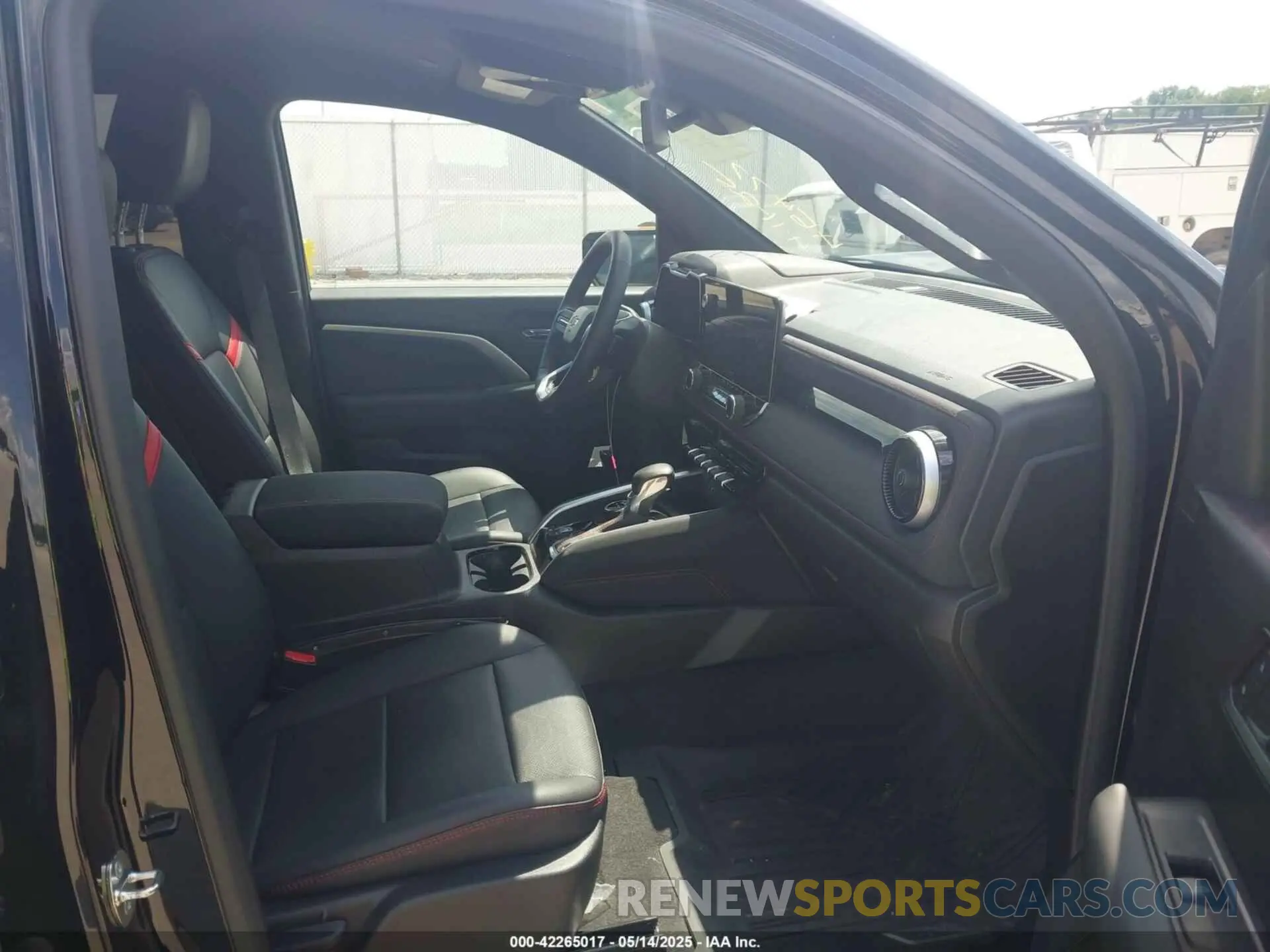 5 Photograph of a damaged car 1GCPTDEK1P1209999 CHEVROLET COLORADO 2023