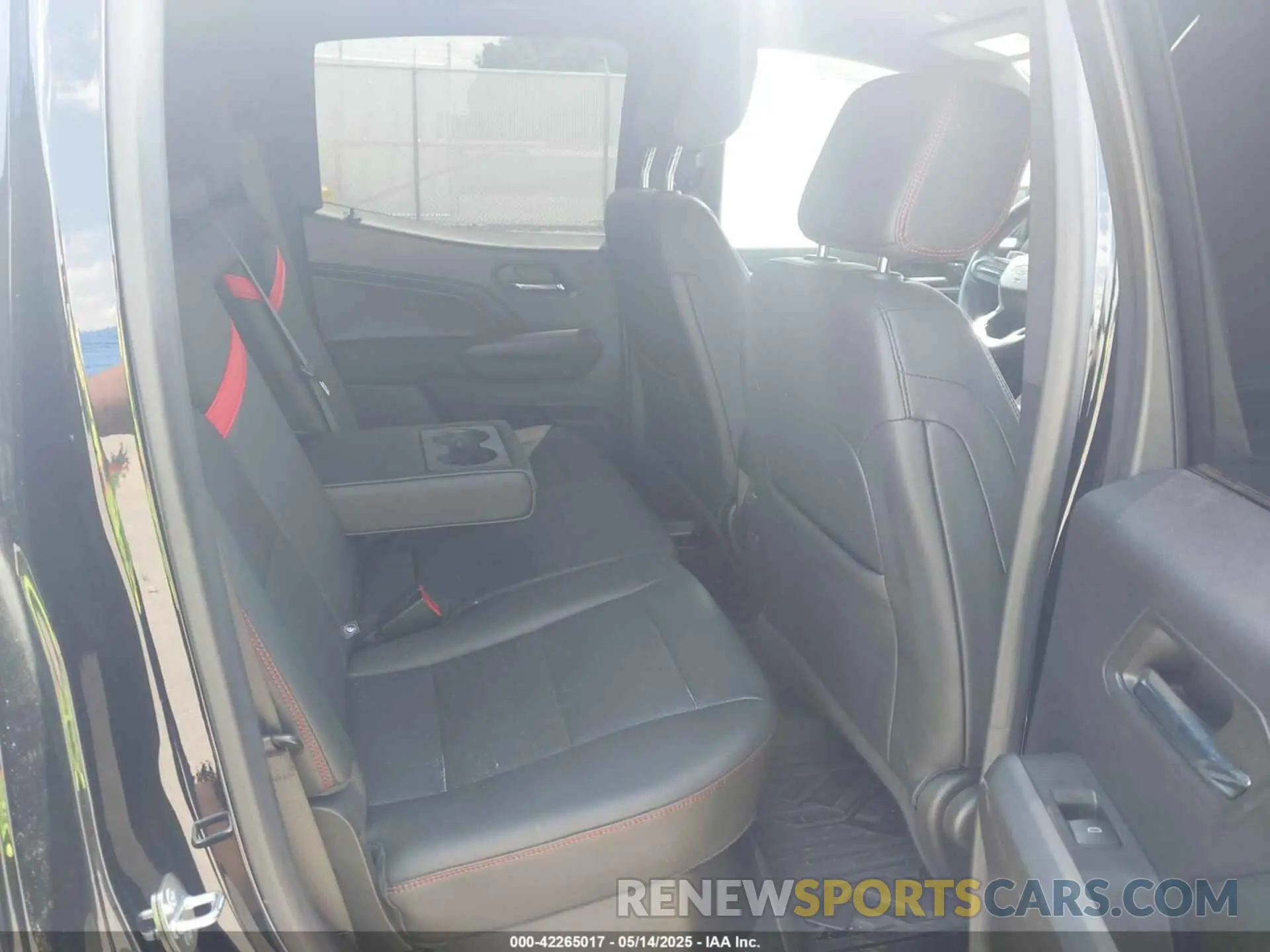 8 Photograph of a damaged car 1GCPTDEK1P1209999 CHEVROLET COLORADO 2023