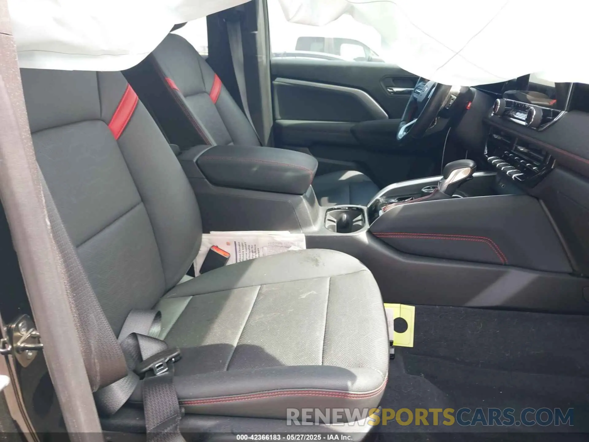 5 Photograph of a damaged car 1GCPTDEK5P1130318 CHEVROLET COLORADO 2023
