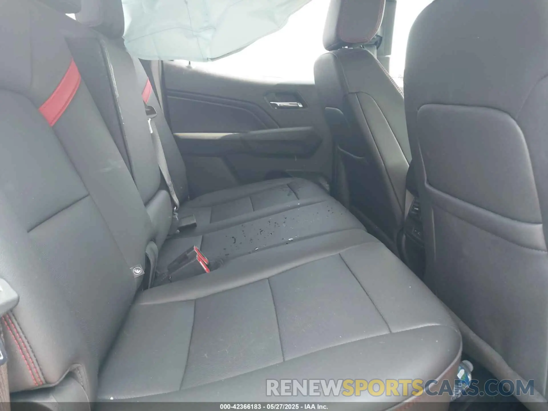 8 Photograph of a damaged car 1GCPTDEK5P1130318 CHEVROLET COLORADO 2023