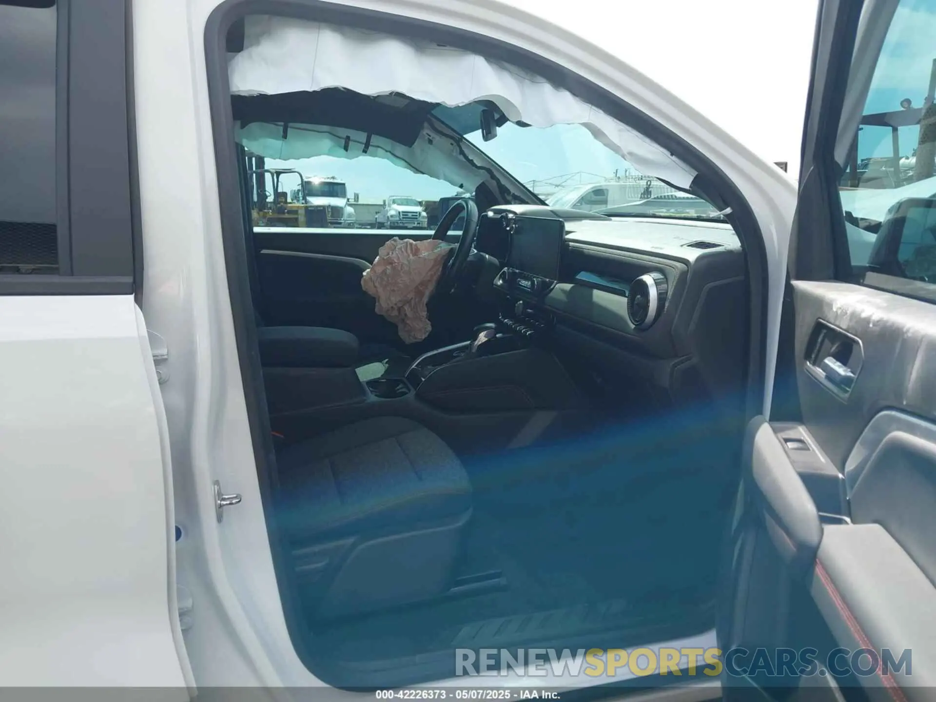 5 Photograph of a damaged car 1GCPTDEK9P1219177 CHEVROLET COLORADO 2023