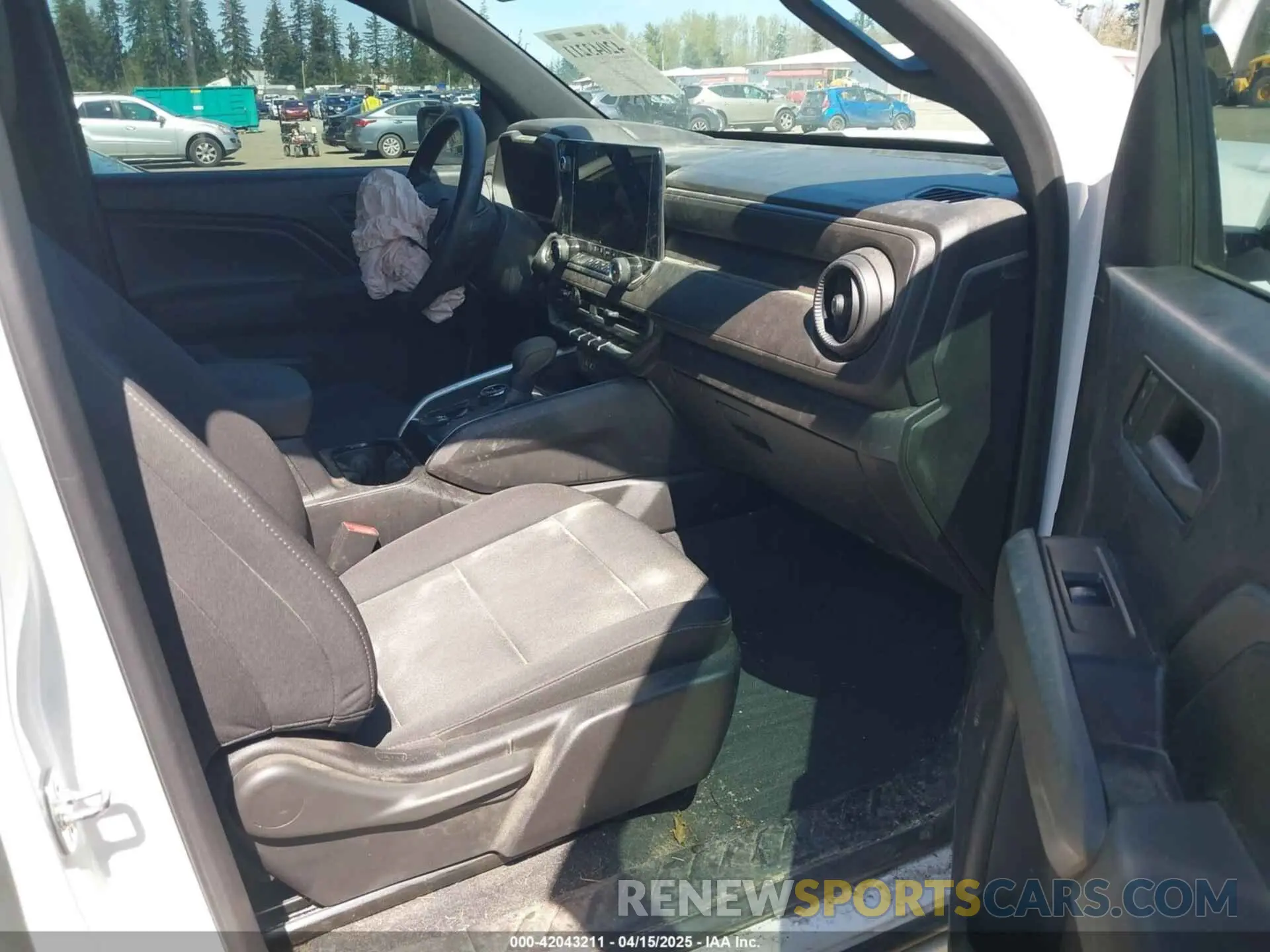 5 Photograph of a damaged car 1GCPTEEK2P1203392 CHEVROLET COLORADO 2023