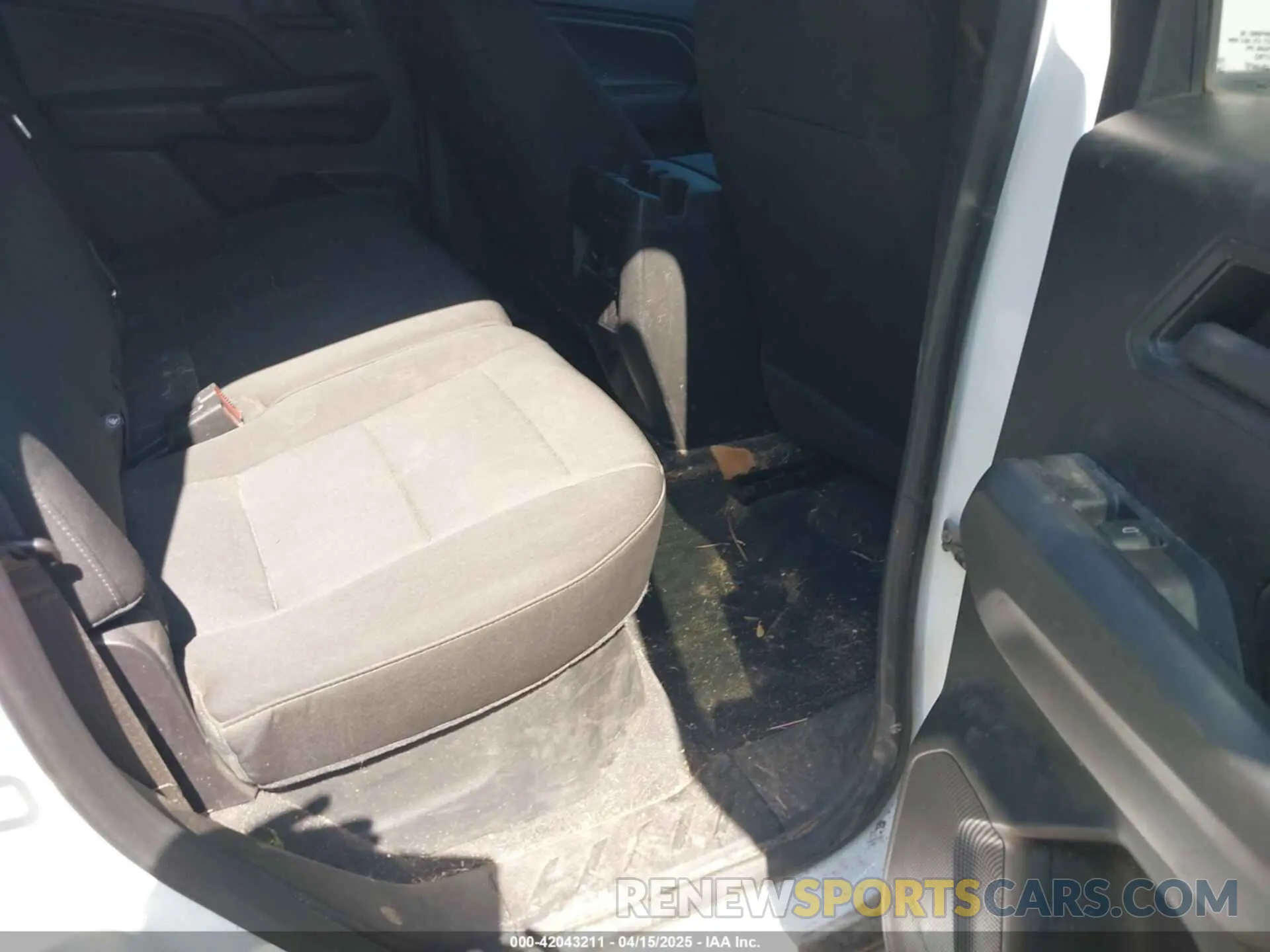 8 Photograph of a damaged car 1GCPTEEK2P1203392 CHEVROLET COLORADO 2023