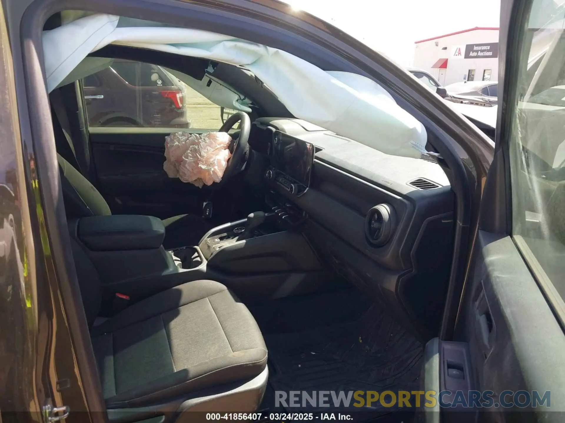 5 Photograph of a damaged car 1GCPTEEK3P1183301 CHEVROLET COLORADO 2023