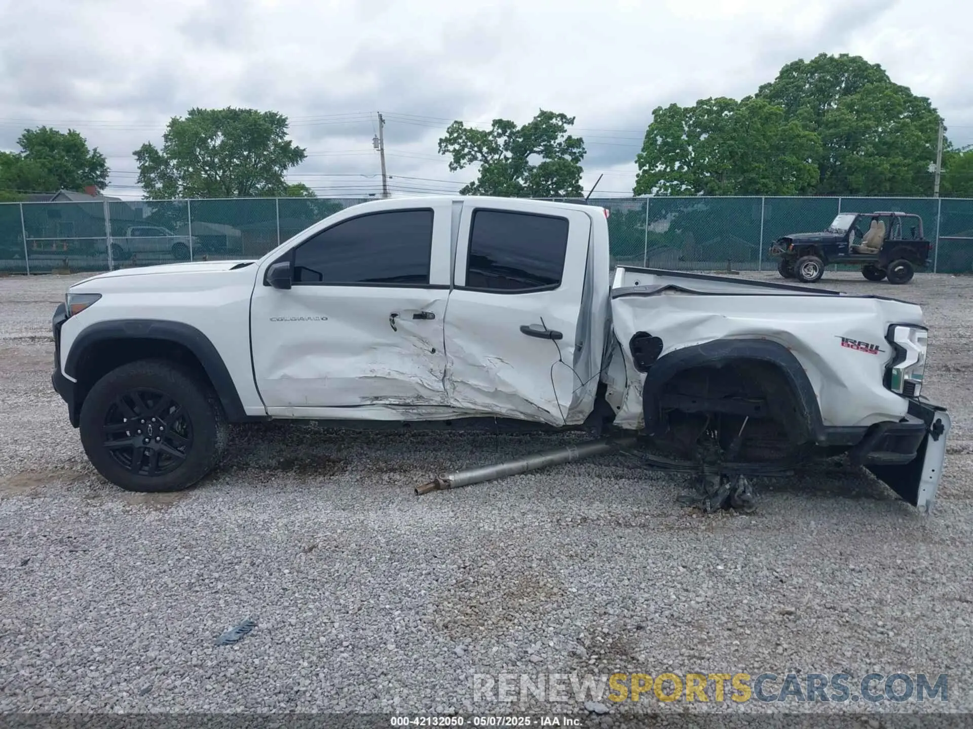 14 Photograph of a damaged car 1GCPTEEK3P1202011 CHEVROLET COLORADO 2023