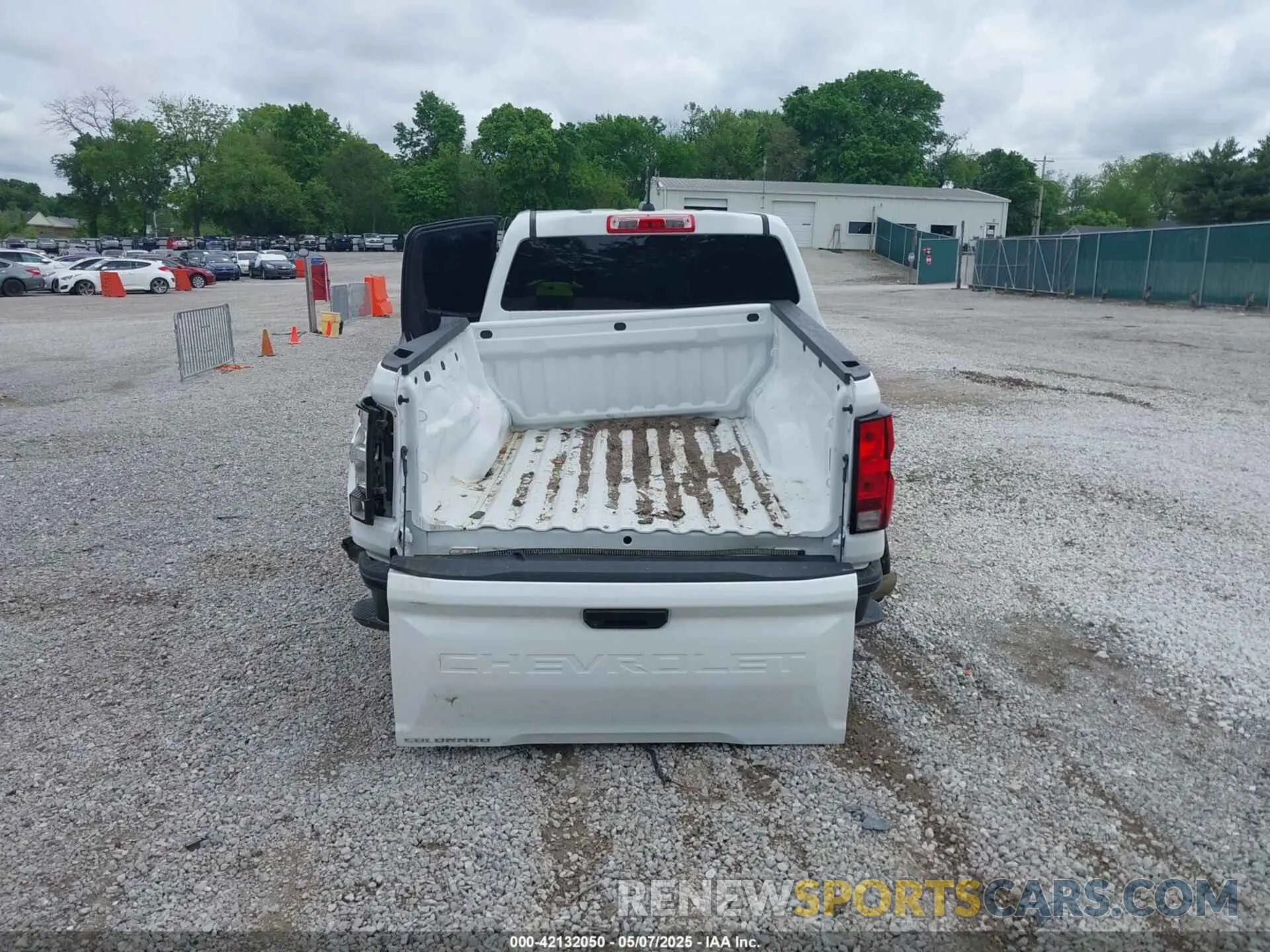 16 Photograph of a damaged car 1GCPTEEK3P1202011 CHEVROLET COLORADO 2023