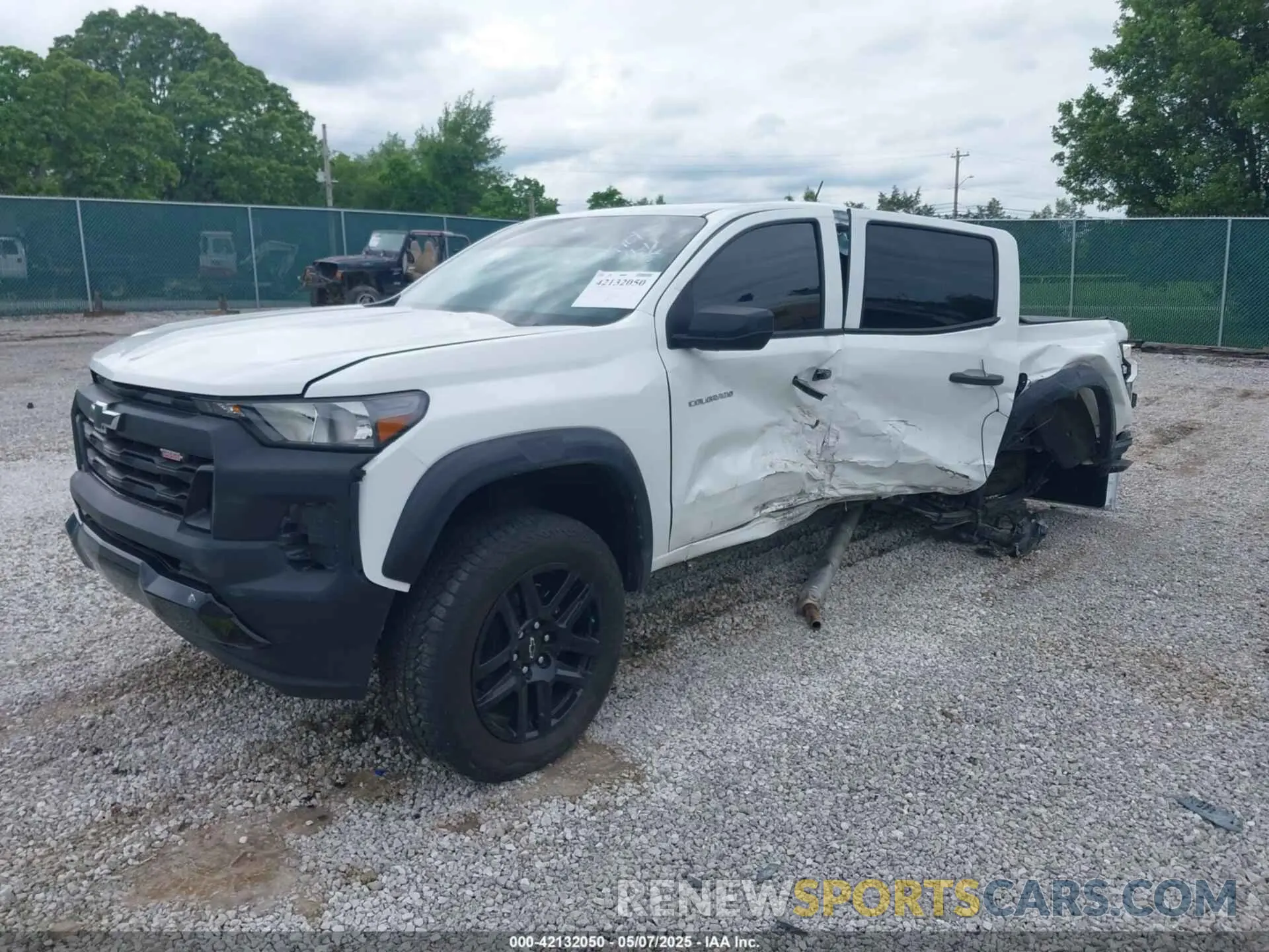 2 Photograph of a damaged car 1GCPTEEK3P1202011 CHEVROLET COLORADO 2023