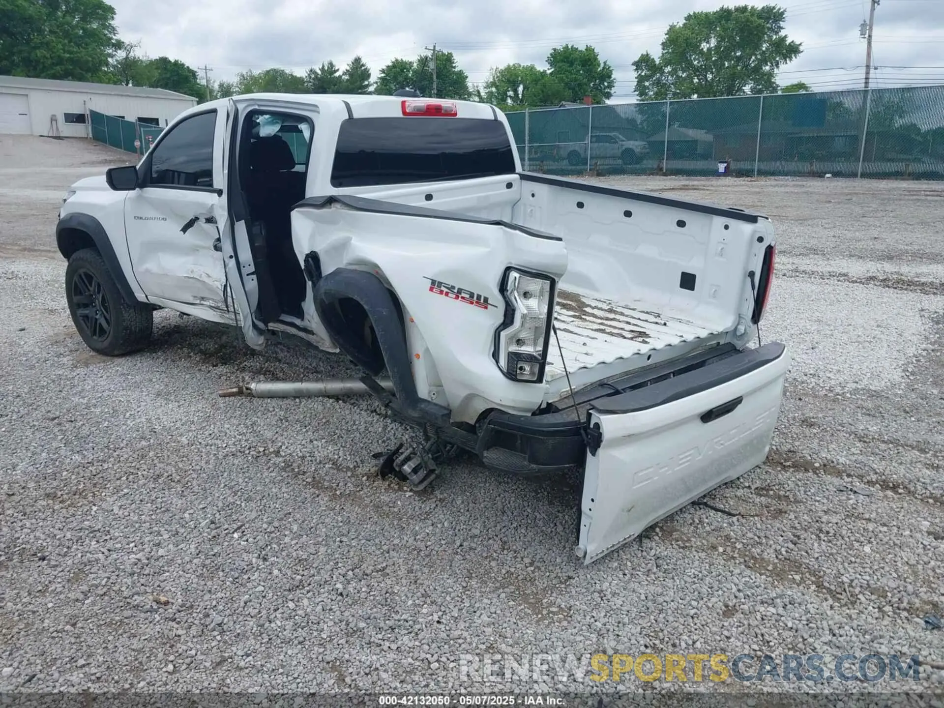 3 Photograph of a damaged car 1GCPTEEK3P1202011 CHEVROLET COLORADO 2023