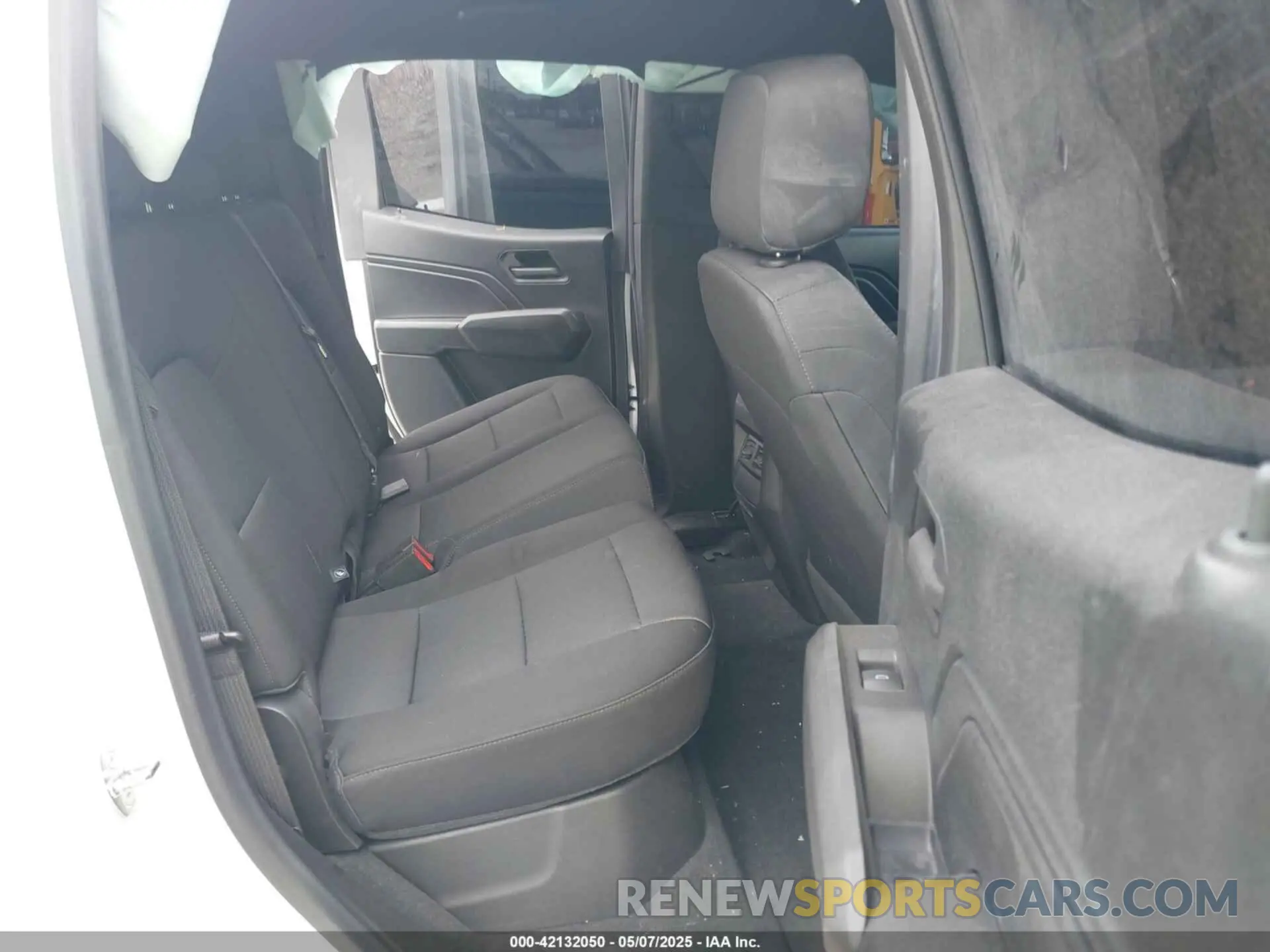 8 Photograph of a damaged car 1GCPTEEK3P1202011 CHEVROLET COLORADO 2023