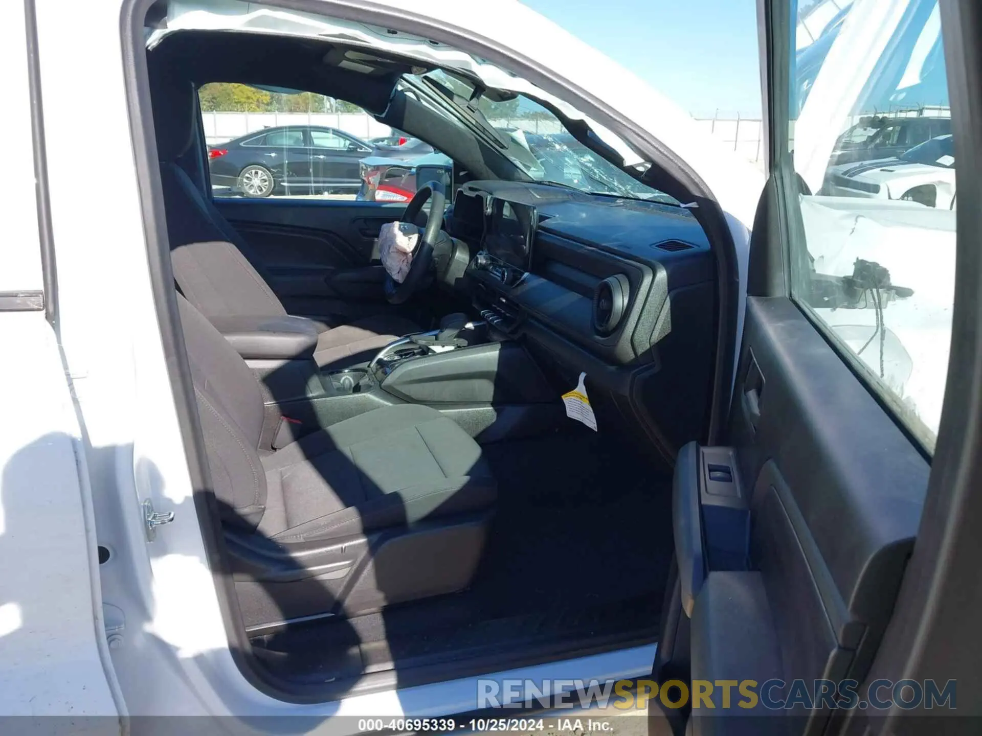 5 Photograph of a damaged car 1GCPTEEK9P1245719 CHEVROLET COLORADO 2023