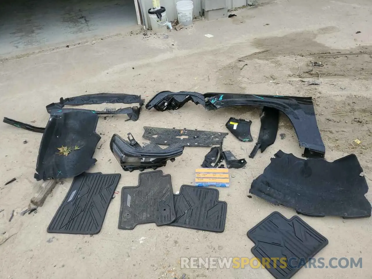 12 Photograph of a damaged car 1GCGSBEC2R1125077 CHEVROLET COLORADO 2024