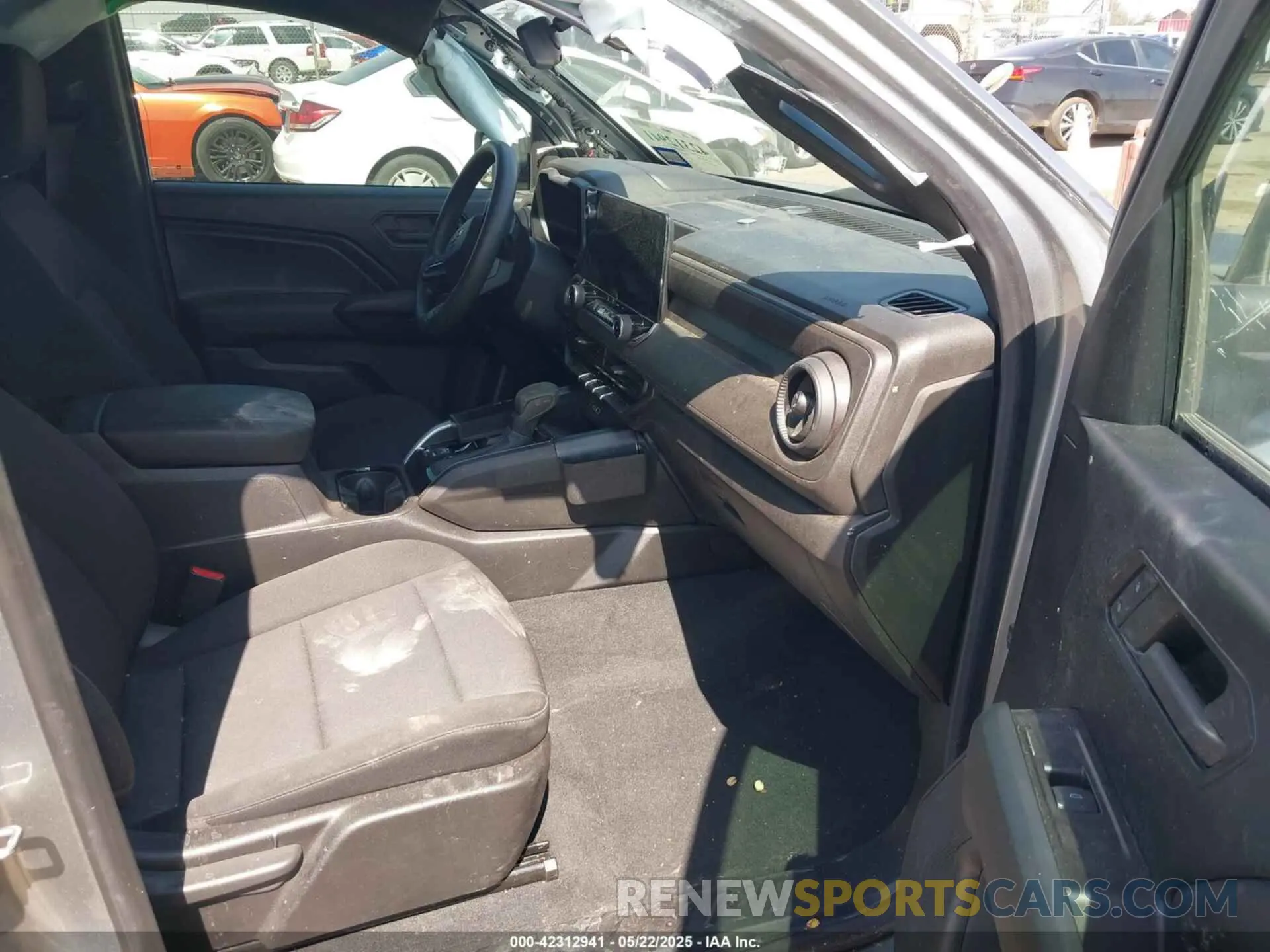 5 Photograph of a damaged car 1GCGSBEC8R1183047 CHEVROLET COLORADO 2024