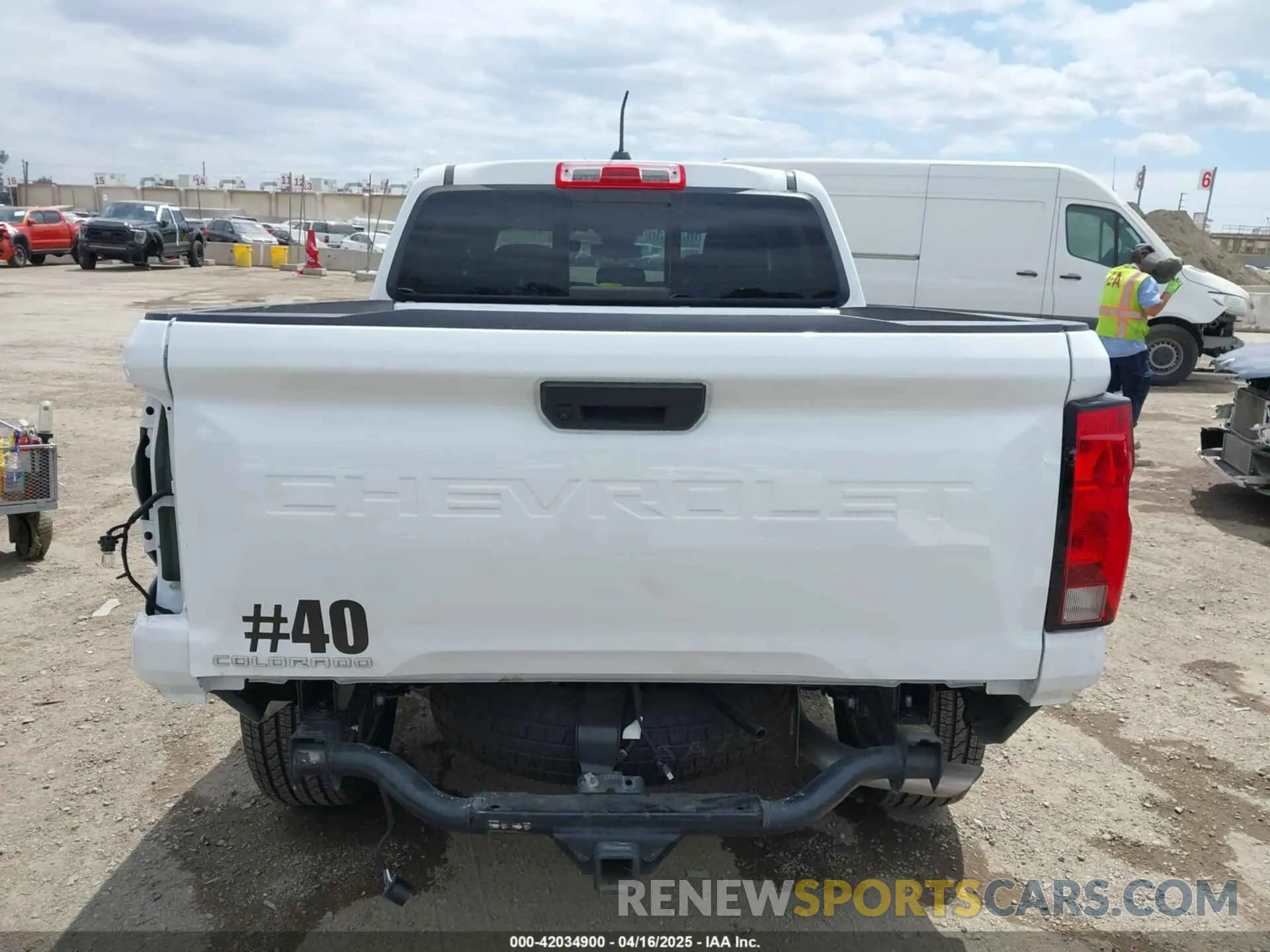 17 Photograph of a damaged car 1GCGSBEC9R1264543 CHEVROLET COLORADO 2024