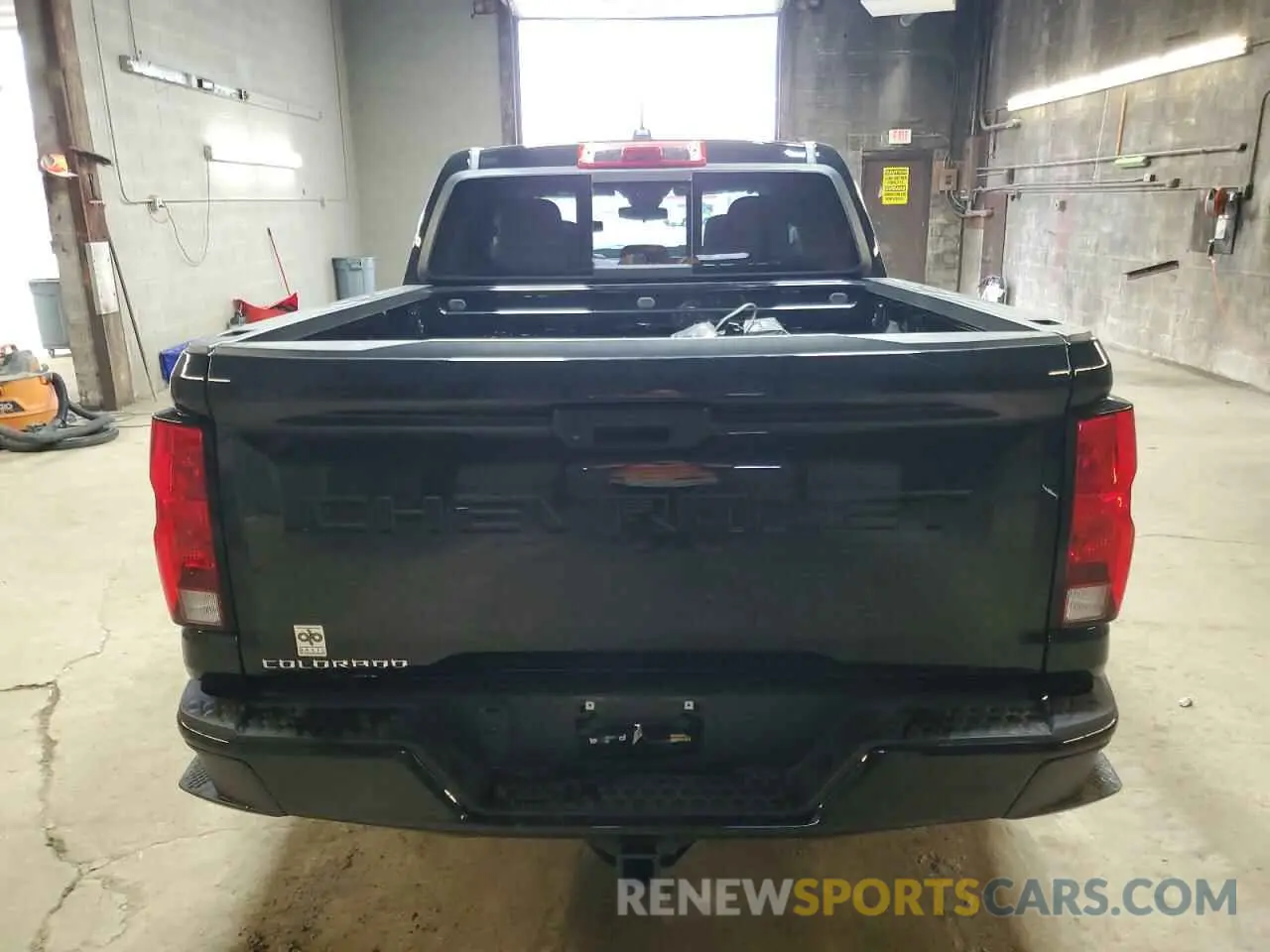 6 Photograph of a damaged car 1GCPSBEK1R1117348 CHEVROLET COLORADO 2024
