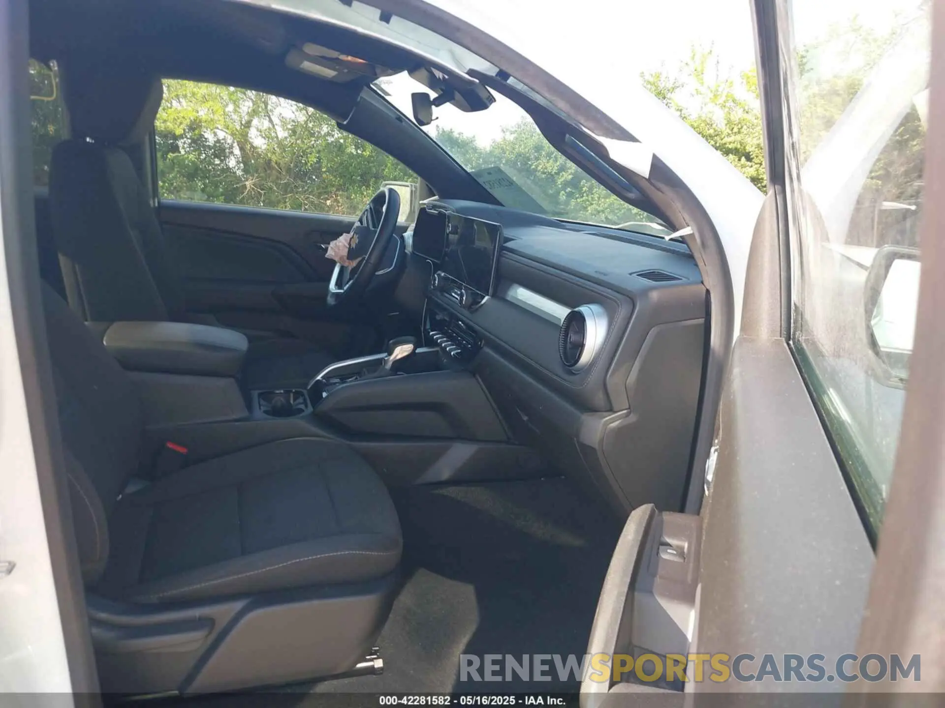 5 Photograph of a damaged car 1GCPSCEK6R1198160 CHEVROLET COLORADO 2024