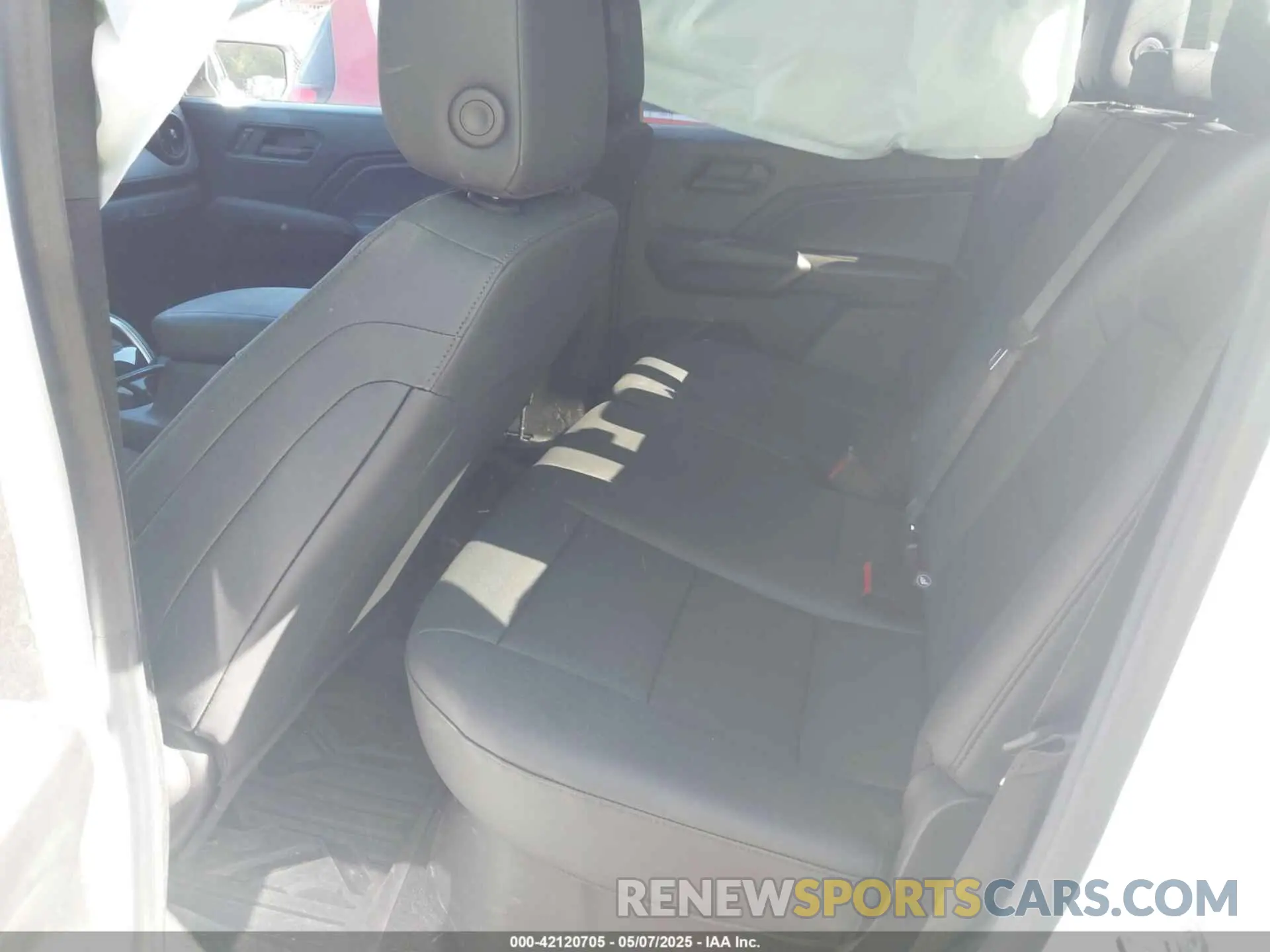 8 Photograph of a damaged car 1GCPTBEK0R1306831 CHEVROLET COLORADO 2024